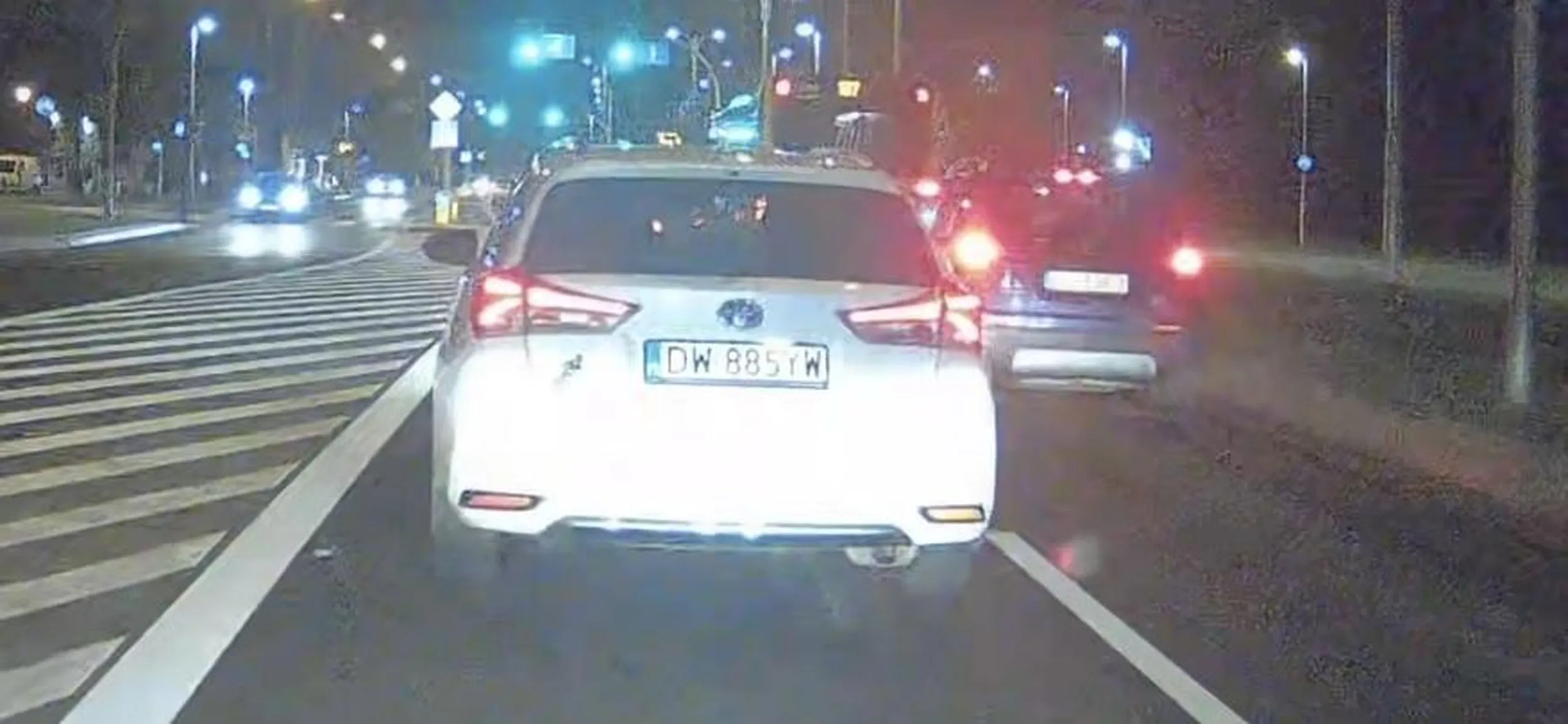 Wyprzedzanie na podwójnej ciągłej prawym pasem