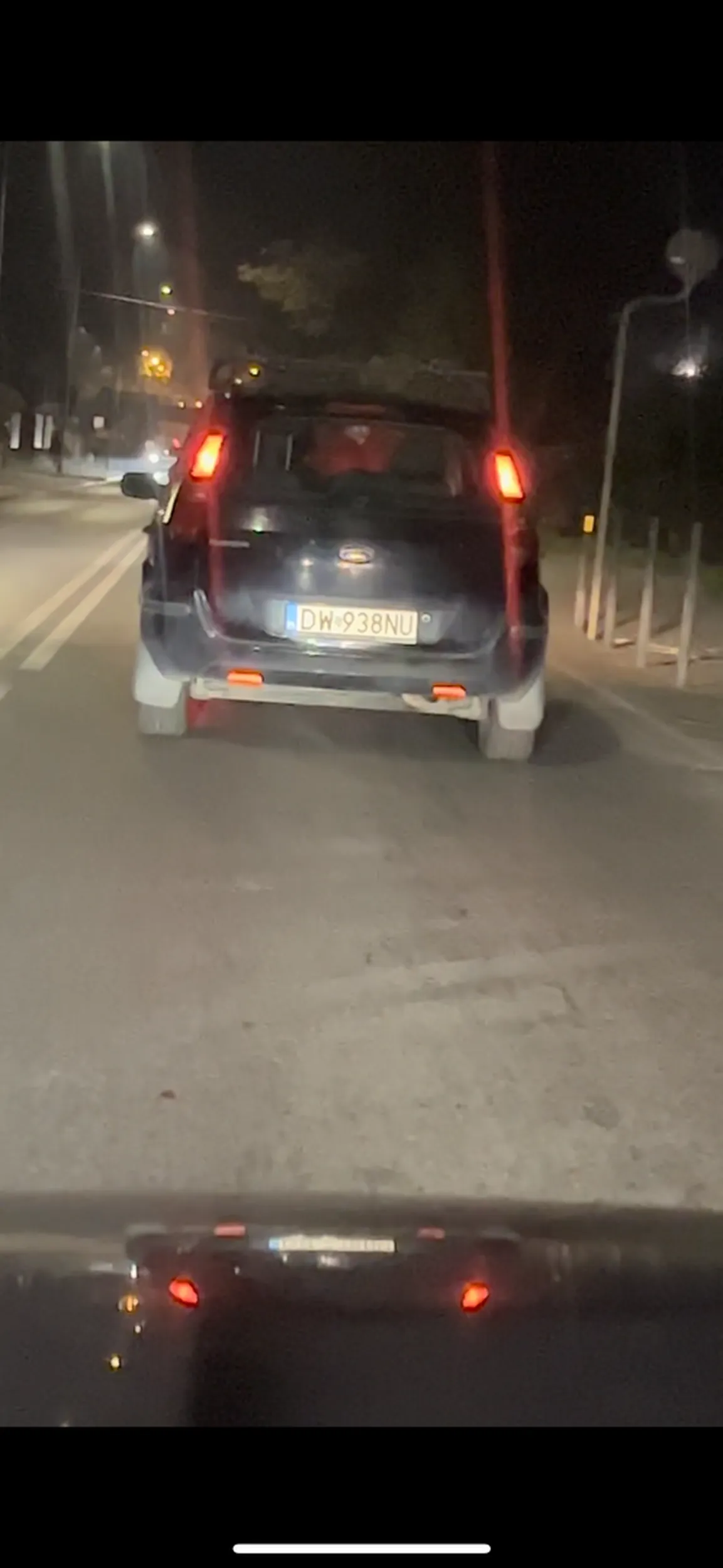 Gościu zmieniając pas myśli, że ma pierwszeństwo, musiałem k**wa hamować zjeżdżając w bok, by nie wjechał w nas