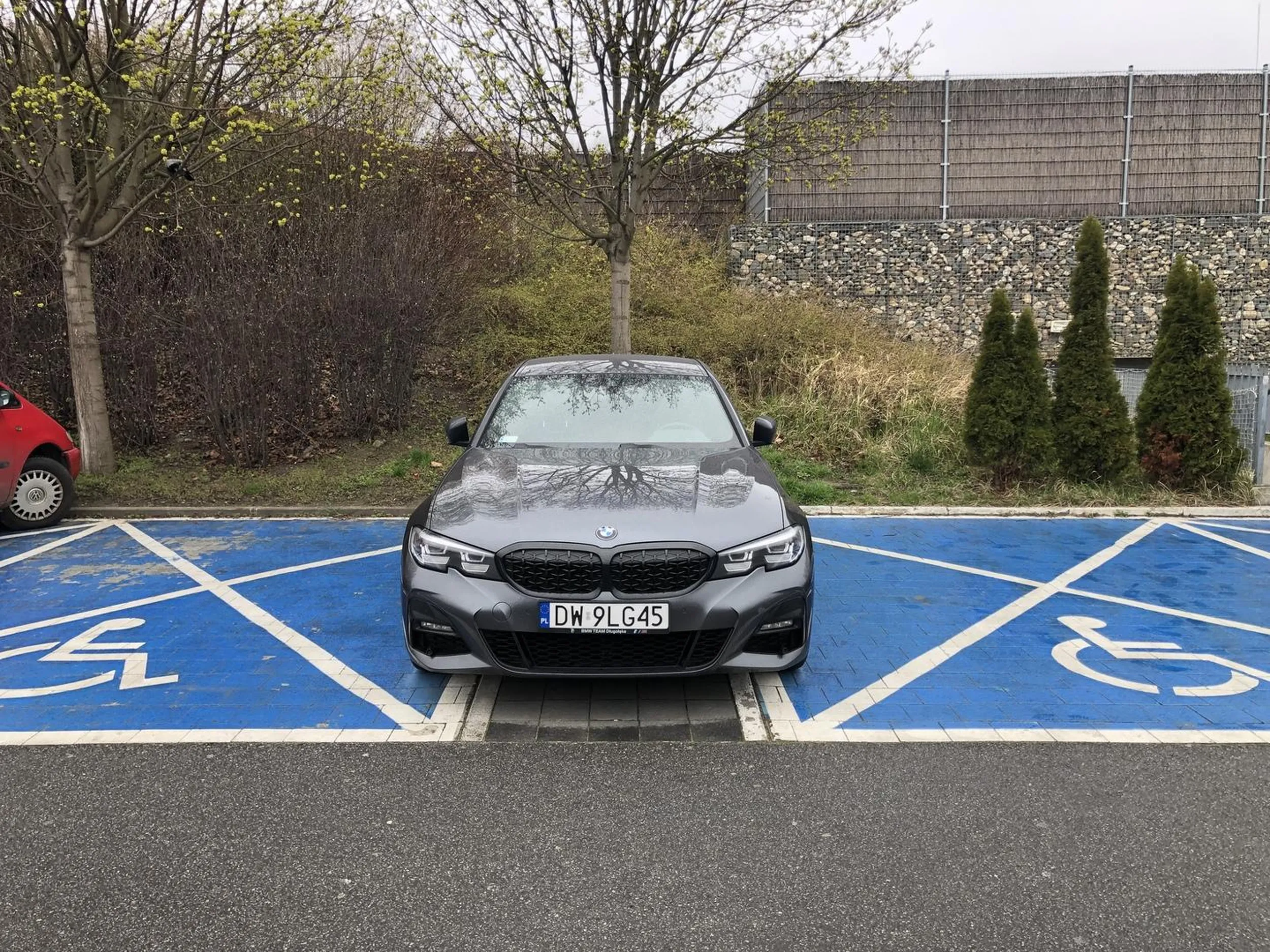 Patologia parkingowa na miarę monachijskiej marki.