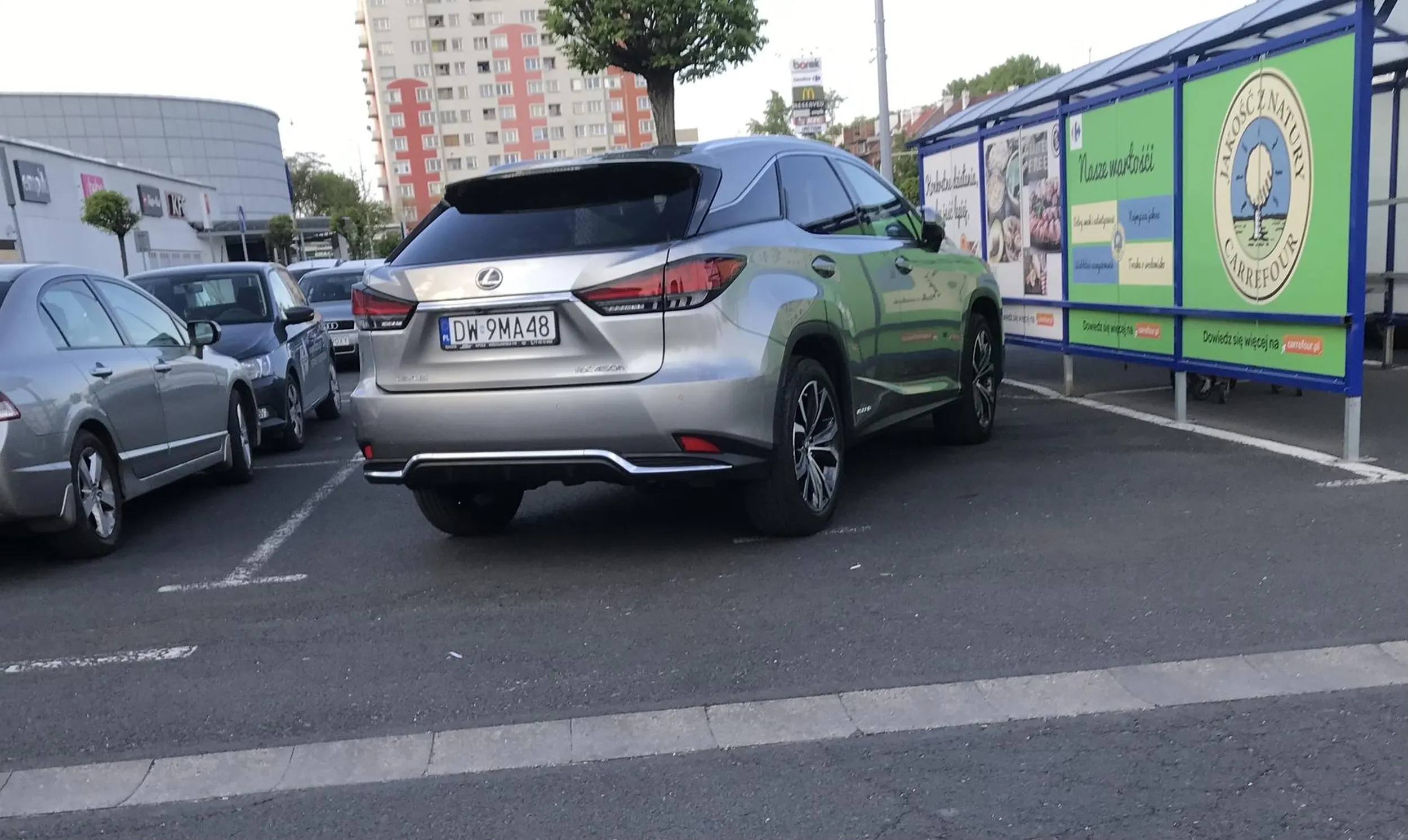 Stop SUV Go Maluch. A szczególnie przy takich umiejętnościach parkowania.