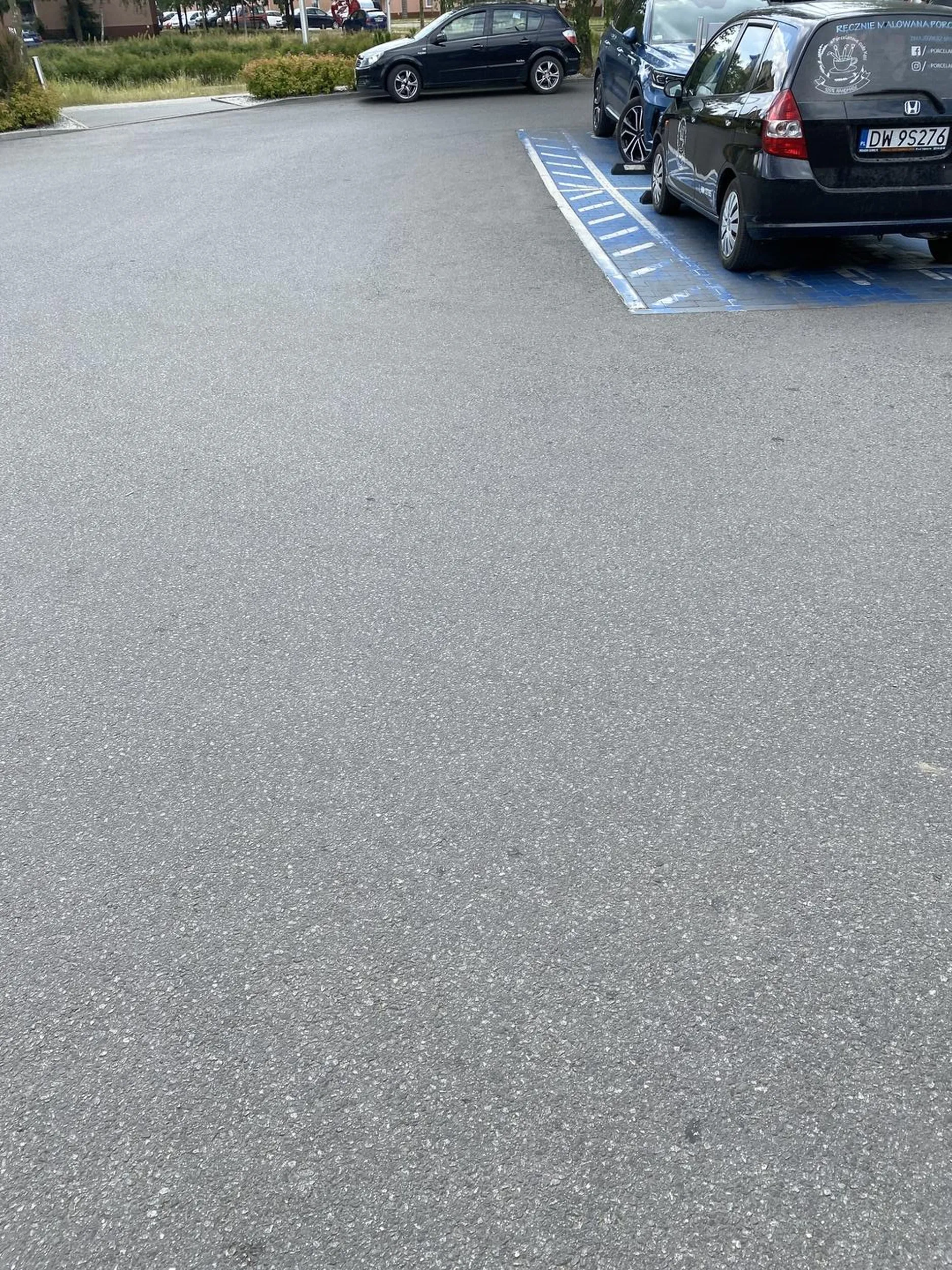 Pan z Panią zaparkowali na miejscu przeznaczonym dla rodziców z dzieckiem ( Lidl stablowice) fakt to, ze macie fotelik nie oznacza to, że należy to nadużywać. KARNY K*TAS  za cwaniactwo.  Pozdrawiam rodzic wychodzący z marketu.