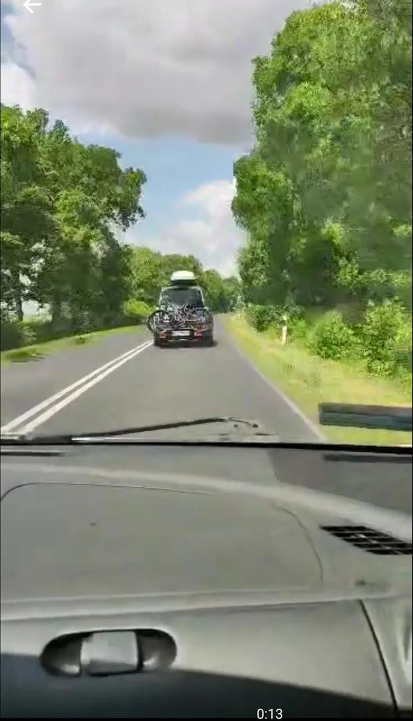 Podczas próby wyprzedzenia zaczął przyśpieszać z 70km/h do około120km/h. Potencjalny morderca albo jakiś frustrat.