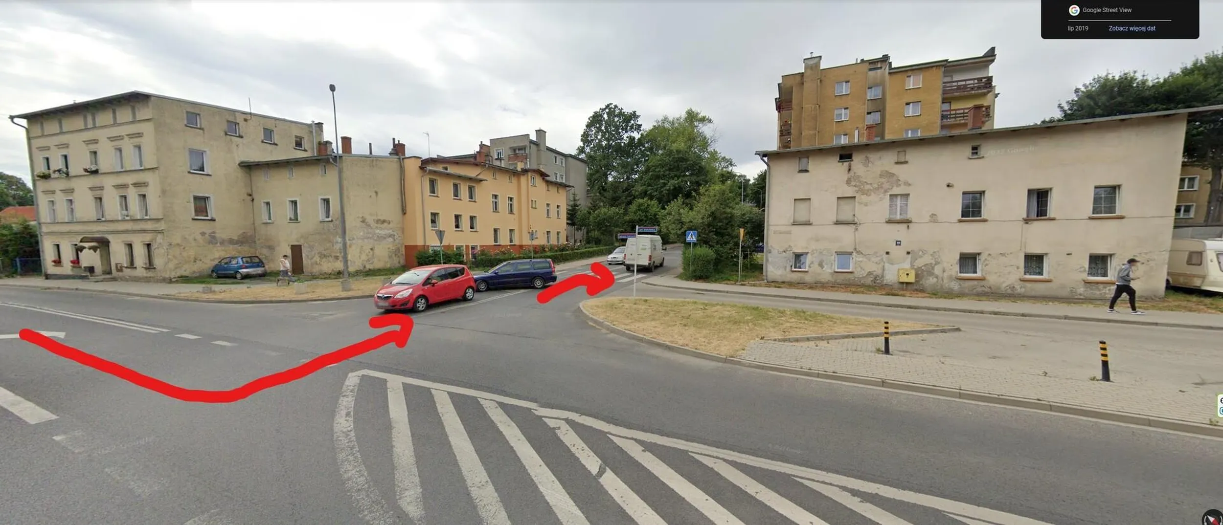 O to przykład "kulturalnego" kierowcy. Nie cofnął mimo, że miejsca za nim było na 15m spokojnie zanim jakiekolwiek auto nadjechało a miejsce parkingowe, w którym chciałem zaparkować znajdowało się praktycznie koło niego. Kultura polega na tym, żeby cofnąć skoro jest możliwość a nie strugać wariata i stwarzać zagrożenie na drodze, wypychając auto z powrotem na drogę tyłem, z której wjechałem a na której nie było zakazu do wjazdu na ten parking. Chyba "żona" chciała fameu nagrywając Nas, to będziecie mieć fame :) a jej wymówka, że cofnąć nie możecie bo macie 2 dzieci i nie będziecie cofać to wgl. mistrzostwo świata. Szczytem głupoty jest też wychodzić, mając małe dzieci na pokładzie i kozaczyć, wyzywać, gdzie było Nas 2 facetów w aucie (o czym wiedziałeś wyzywając mojego pasażera) i dostałbyś wciry ale nie ma co dzieciom traumy robić.