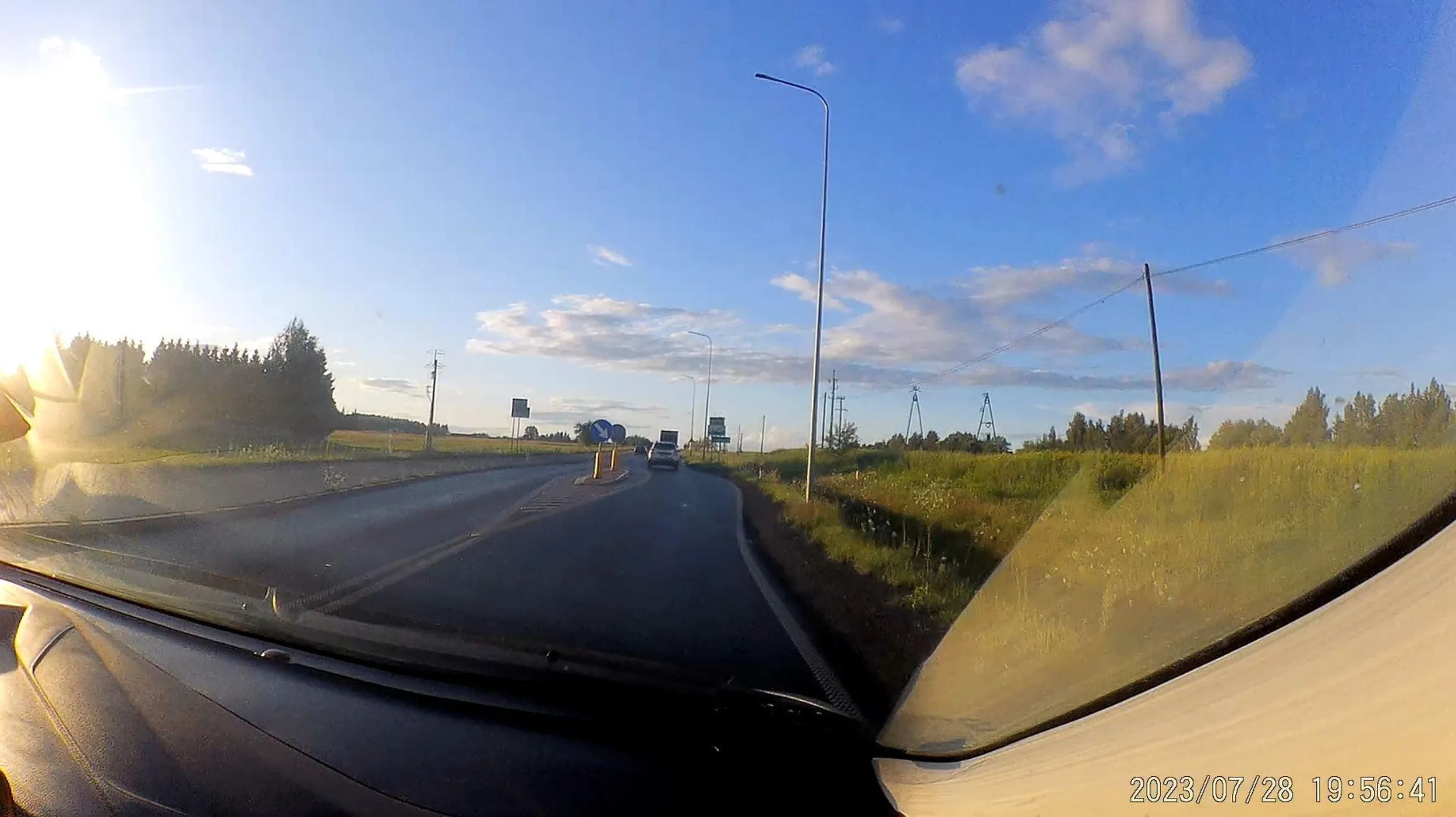 Wyprzedzanie na ciągłej, omijanie wysepki z lewej strony