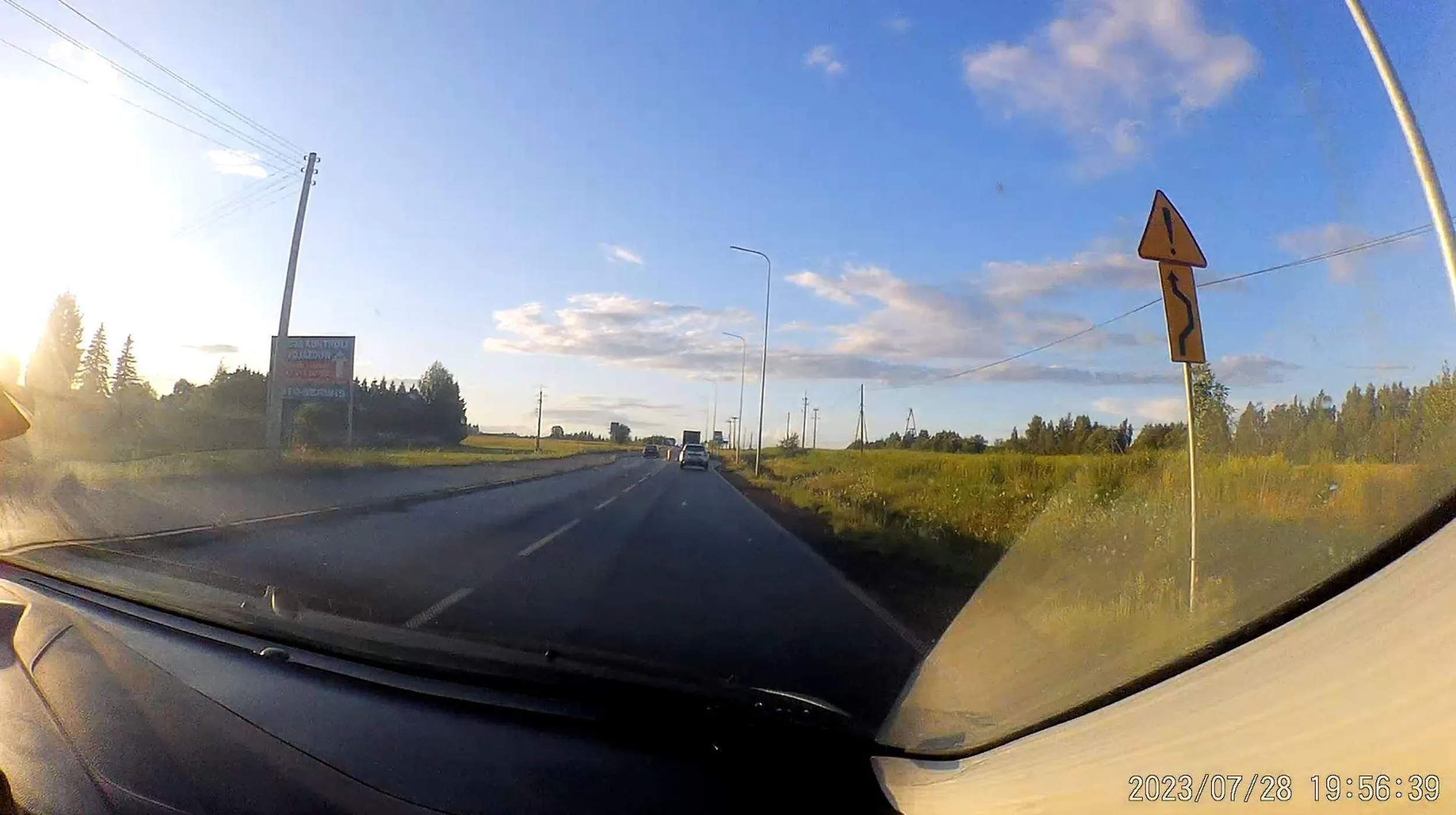 Wyprzedzanie na ciągłej, omijanie wysepki z lewej strony