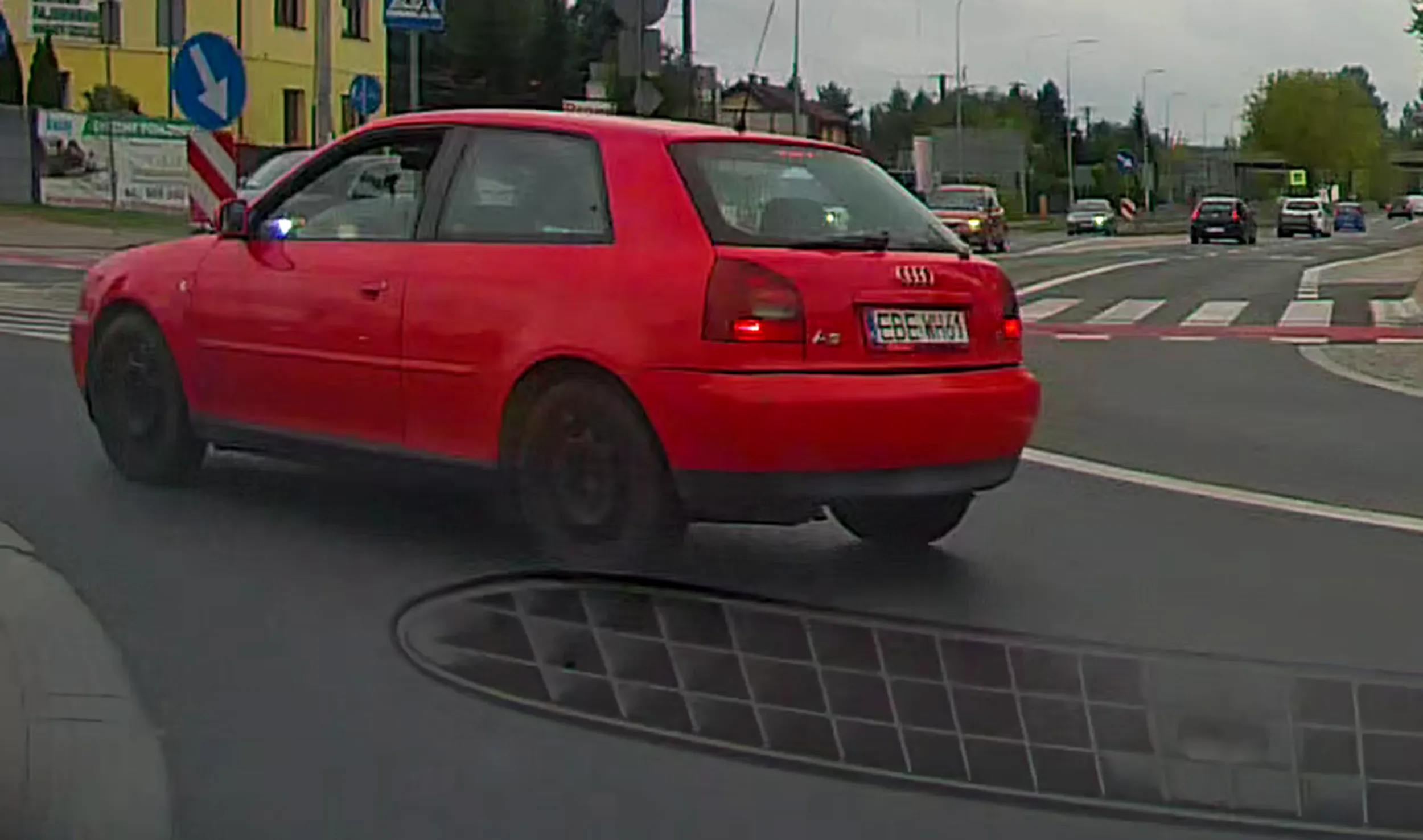 bydło drogowe stwarza zagrożenie i wymusza pierwszeństwo na innych