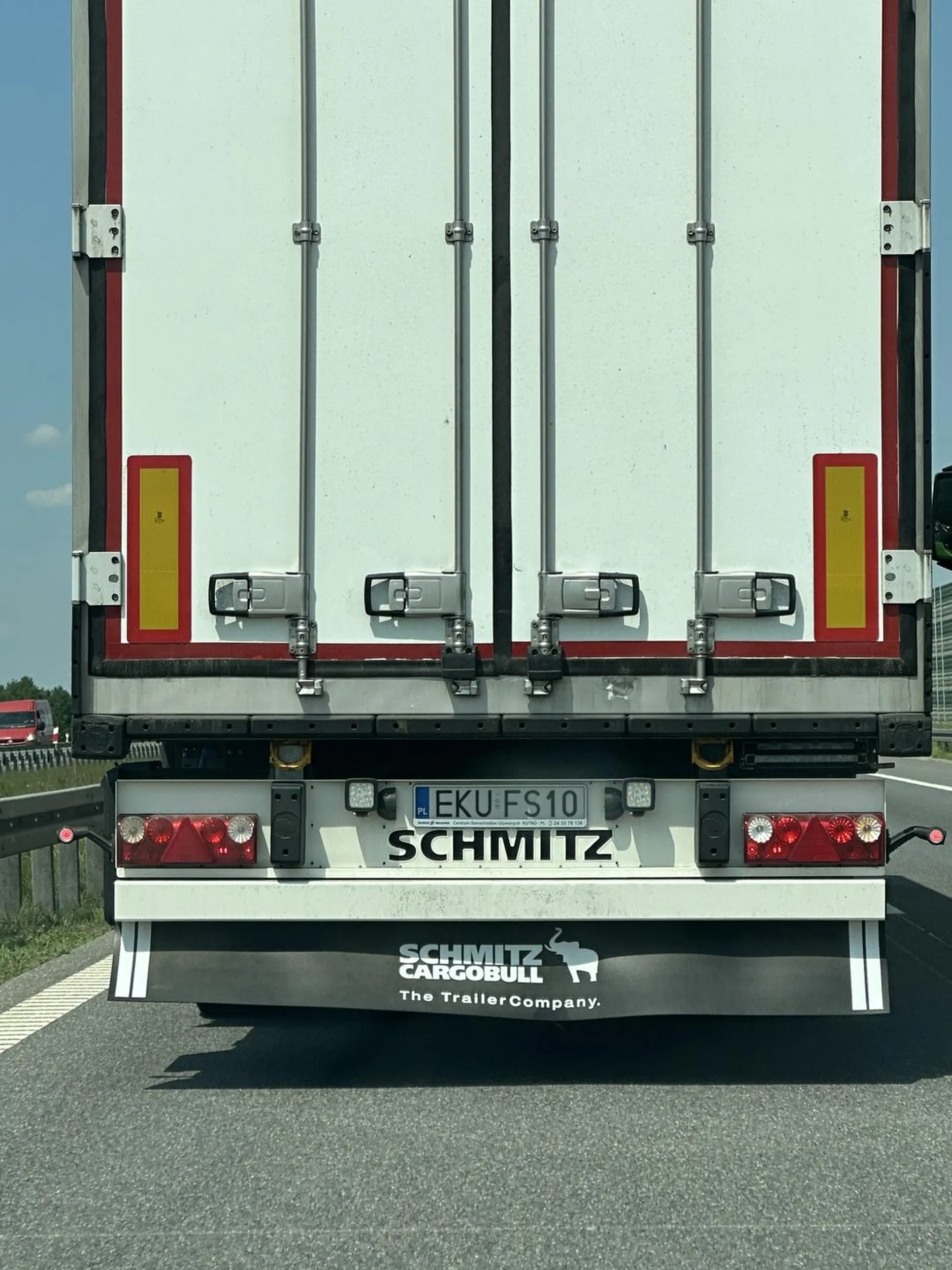 Patrz w lusterka jak wjeżdżasz na lewy pas