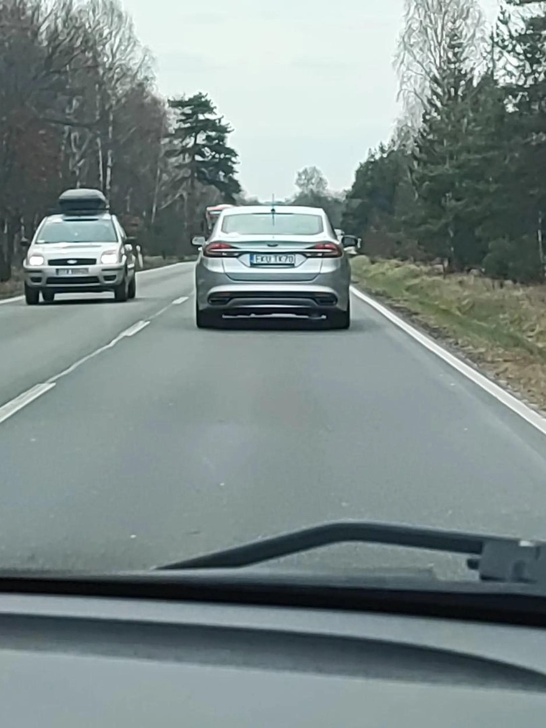 Jedzie 70 w niezabudowanym, powolny kierowca