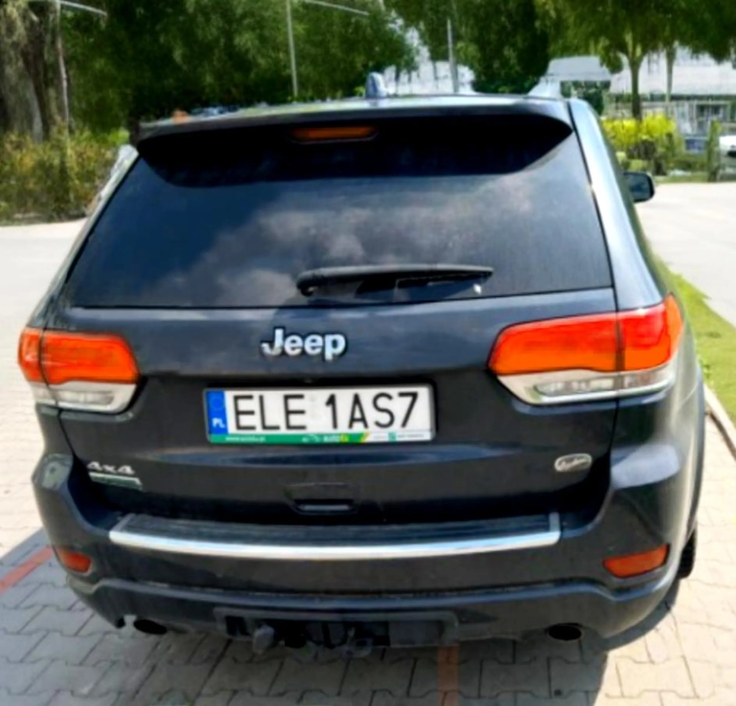 Mam zdjęcie jak parkuje upodlinka.Jeśli to coś zna sie na czarach to super niech se rzuci klątwe inteligencji i powrotu mózgu przyda ci sie upadlinko.Zdarzenie z 01.06.2023