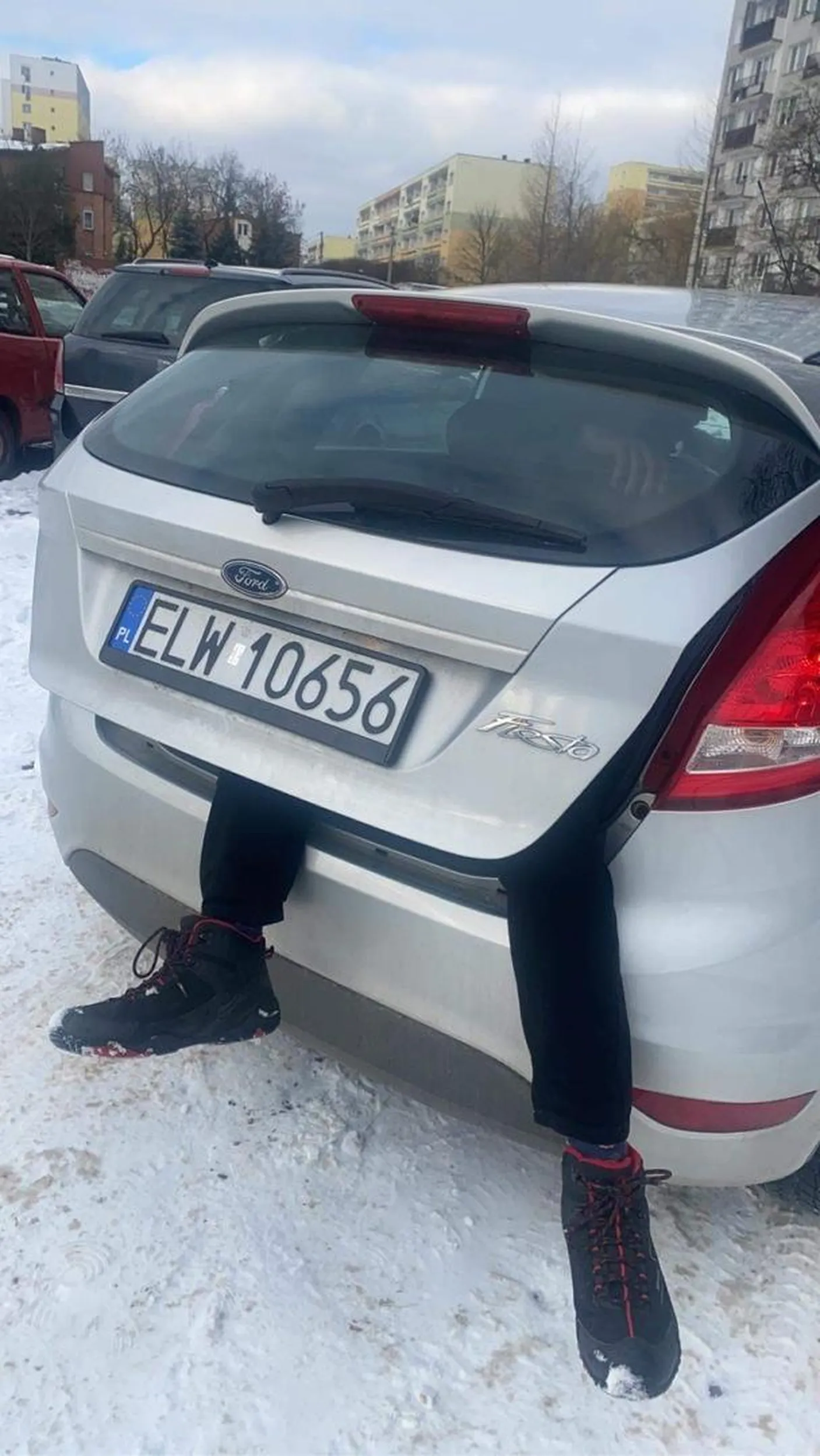 Widziałem jak w takim stanie opuszcza parking szkolny, bynajmniej podejrzane.