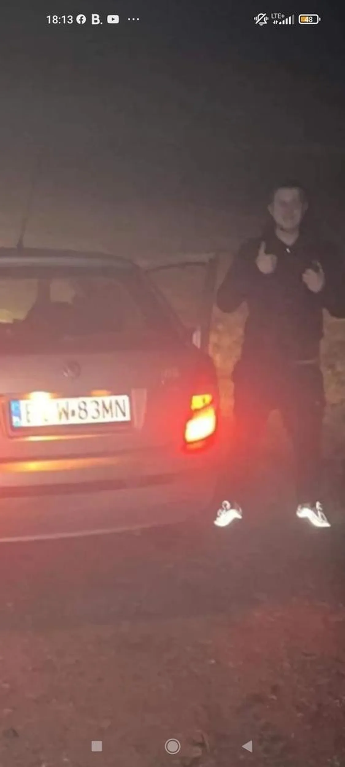 Kierowca furiat, pirat drogowy, człowiek bez kultury i matury, który nigdy nie powinien mieć możliwości prowadzenia pojazdów. Na moich oczach rozjechał dwie małe sarenki, pomimo zdecydowanej możliwości zahamowania lub chociaż uniknięcia wypadku. Po zwróceniu uwagi i próbie obywatelskiego zatrzymania wyciągnął 3 pałki teleskopowe. Bardzo agresywne zachowania, fanatyk Widzewa i furiat!!