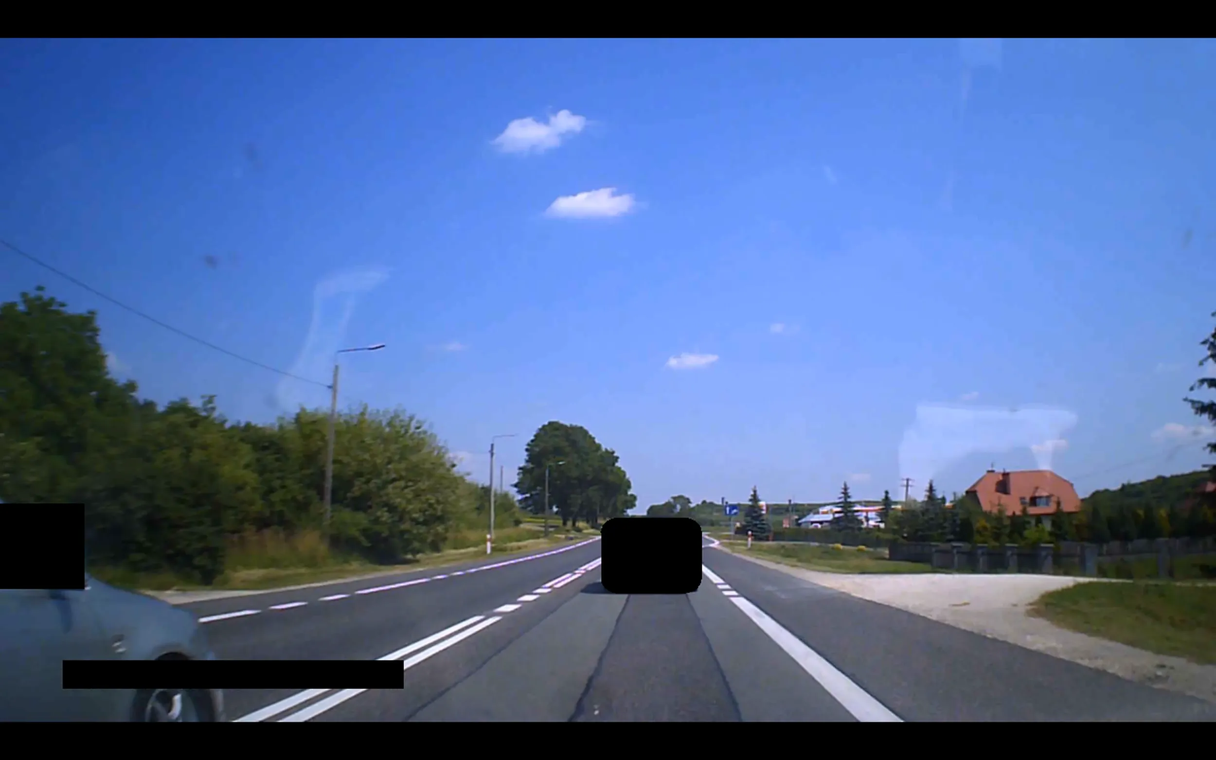 Skur*ysyństwo dojeżdża do samego zderzaka, spycha z drogi, wyprzedza na podwójnej linii ciągłej, powierzchni wyłączonej z ruchu i na pasie przeznaczonym do skrętu w lewo dla pojazdów nadjeżdżających z przeciwka!