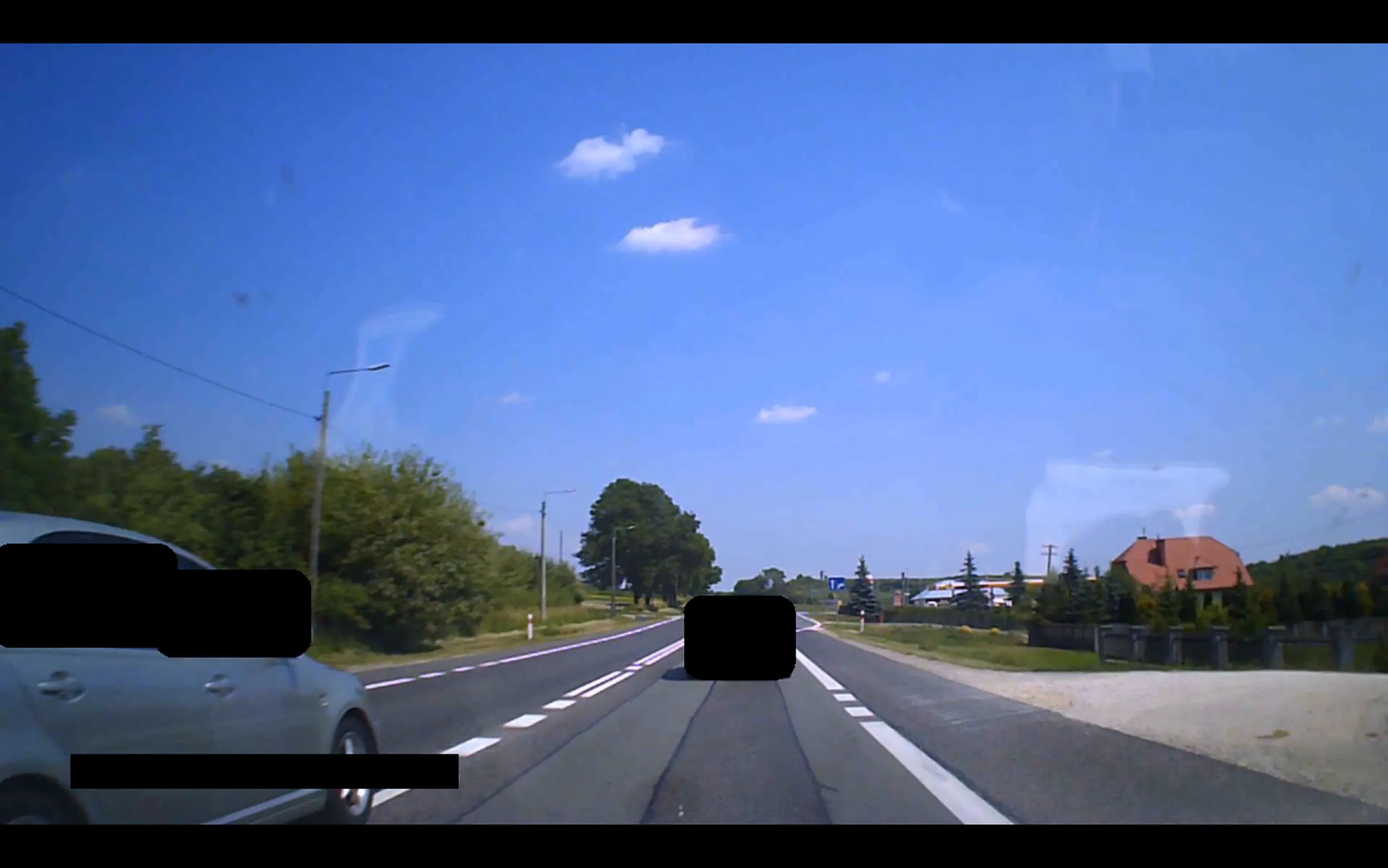 Skur*ysyństwo dojeżdża do samego zderzaka, spycha z drogi, wyprzedza na podwójnej linii ciągłej, powierzchni wyłączonej z ruchu i na pasie przeznaczonym do skrętu w lewo dla pojazdów nadjeżdżających z przeciwka!