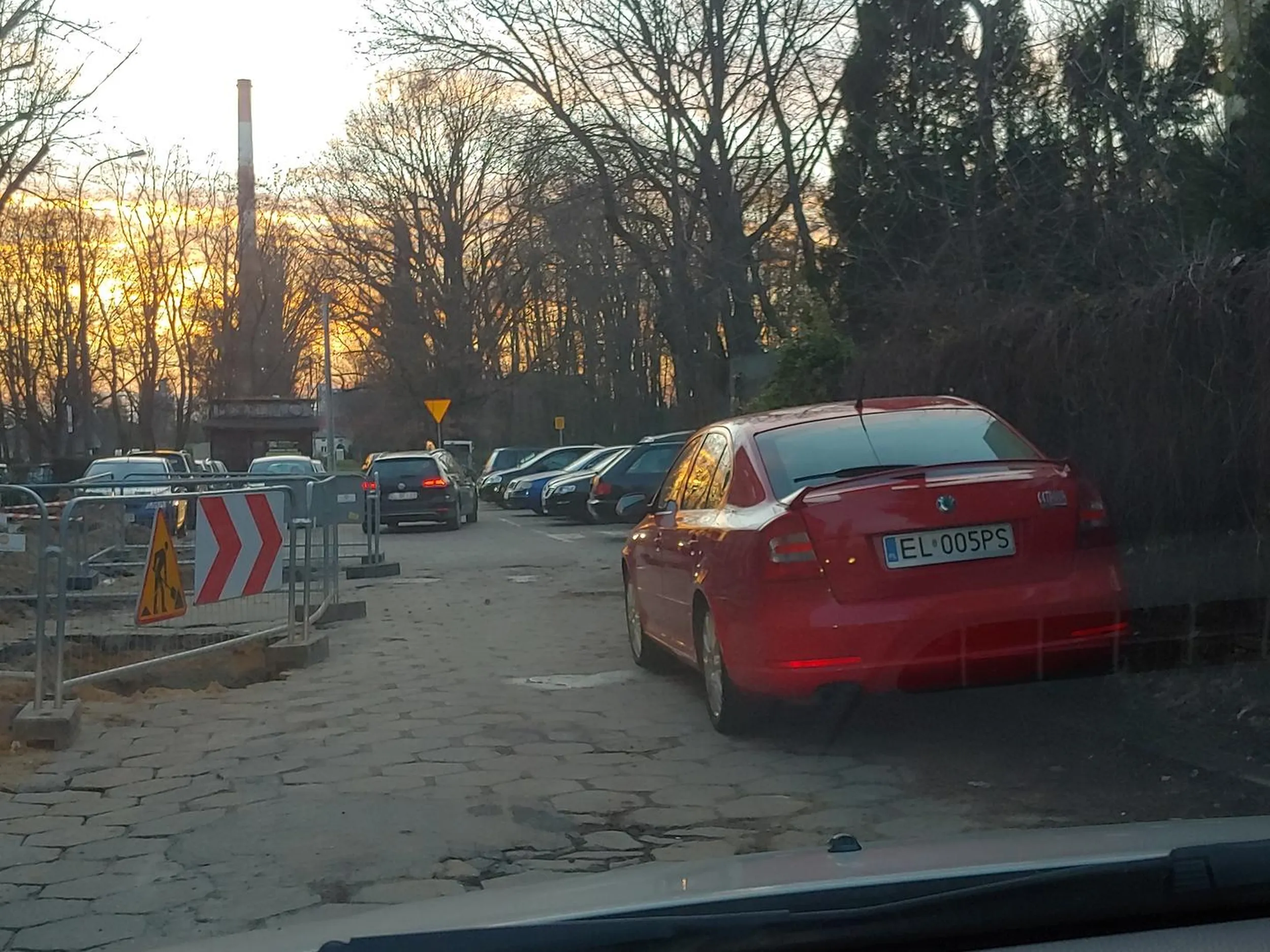 Ważne że pod blokiem