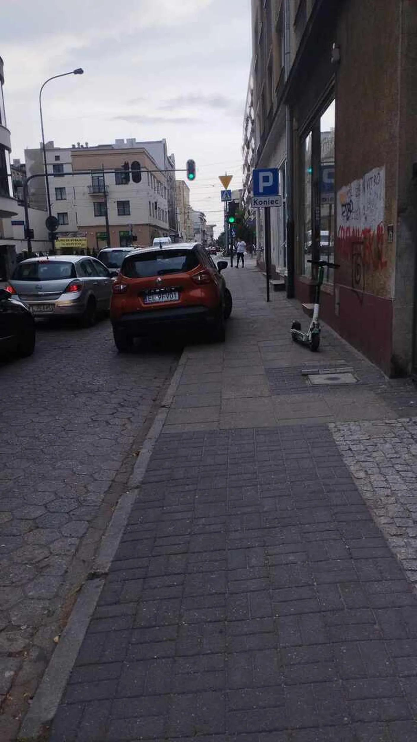 Chyba czas nauczyć się parkować. Jeden mądry tak zaparkuje i reszta powtarza za nim. Wigury/Piotrkowska.