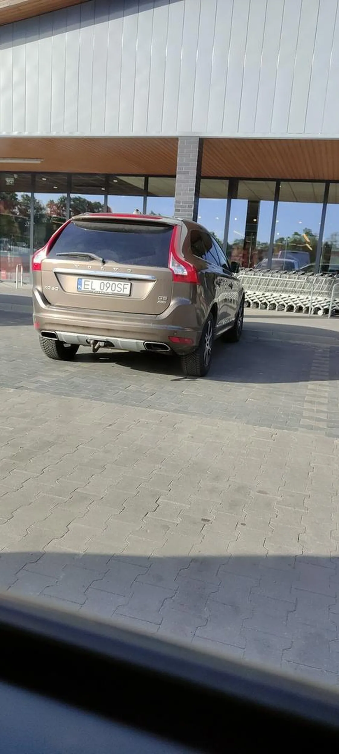 Nie nauczyli parkować?