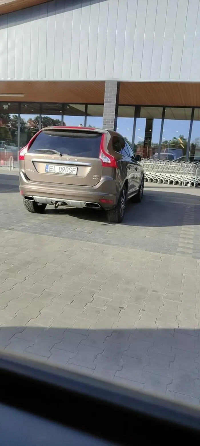 Nie nauczyli parkować?