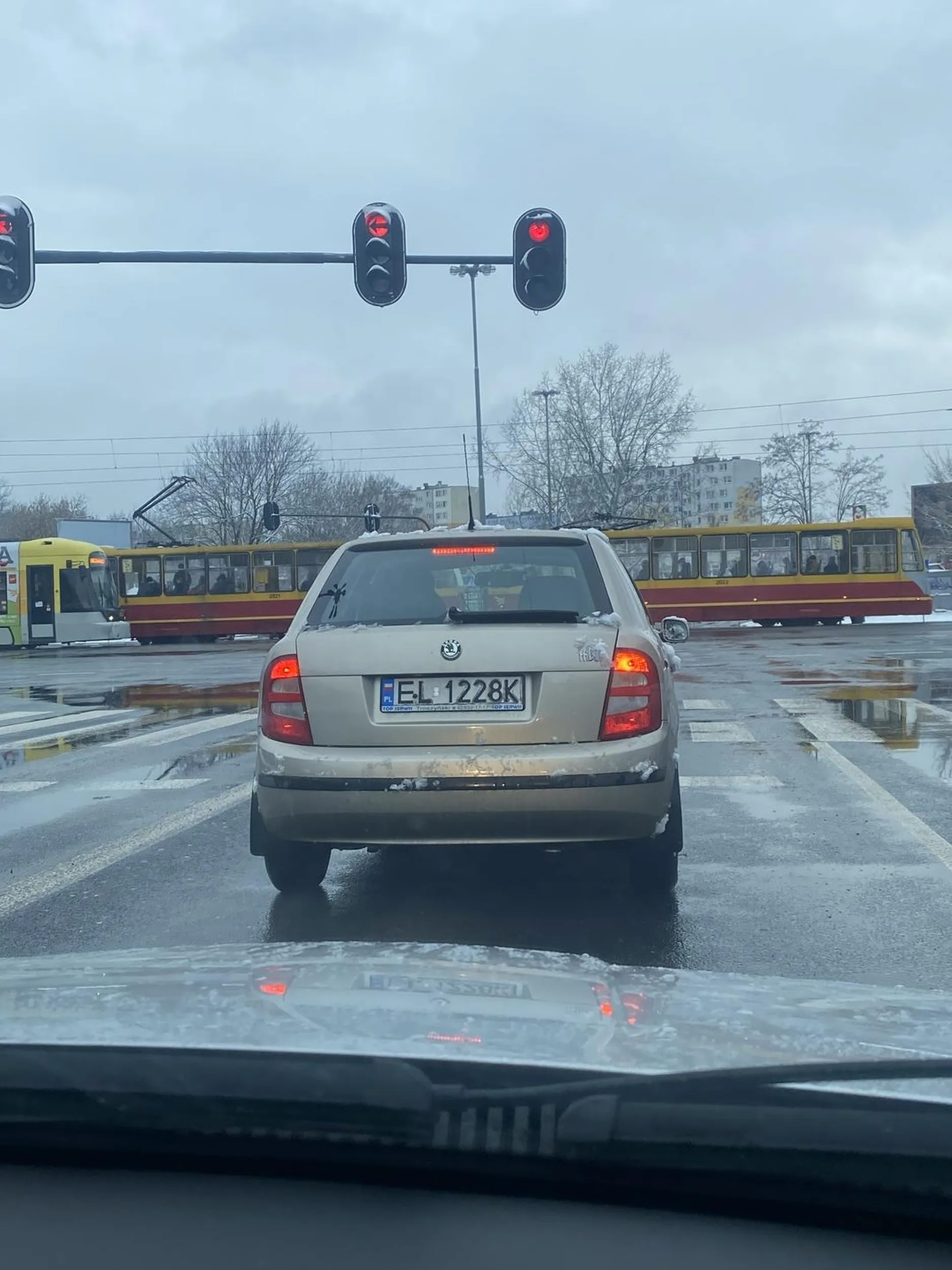 pizdeusz nie umie jeździć i zachowywać ostrożności w ruchu miejskim. UWAGA!!! powoduje zagrożenie na drodze, znalazł prawo jazdy w chipsach