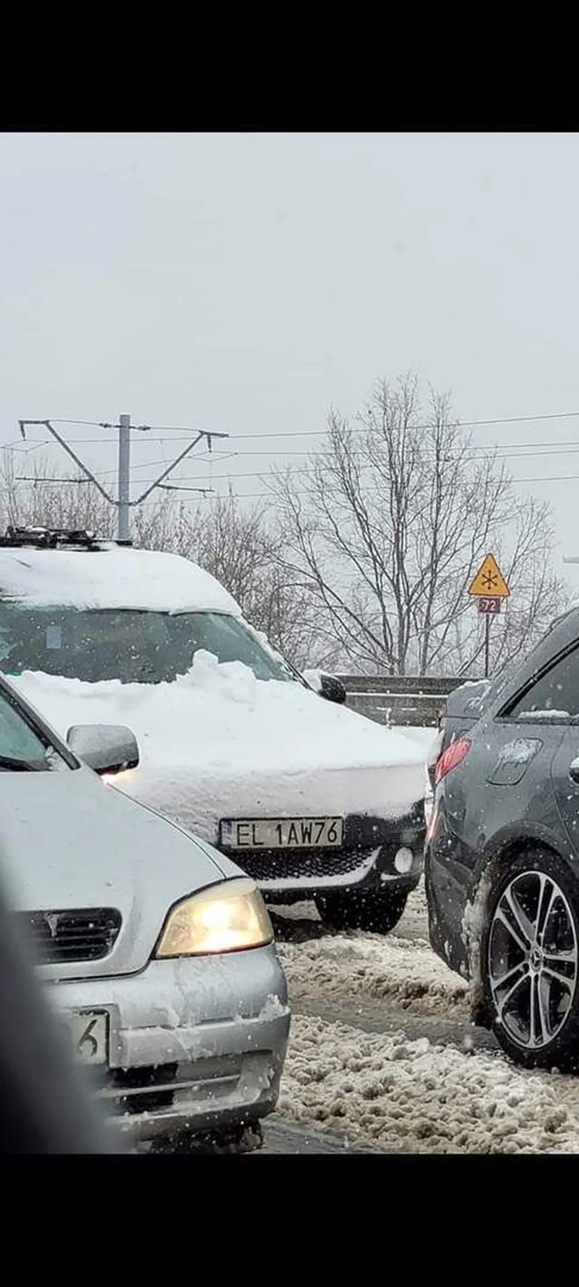 Bez komentarza, ale tak jeżdżą Łodziacy. Marki i modelu ciężko ustalić.