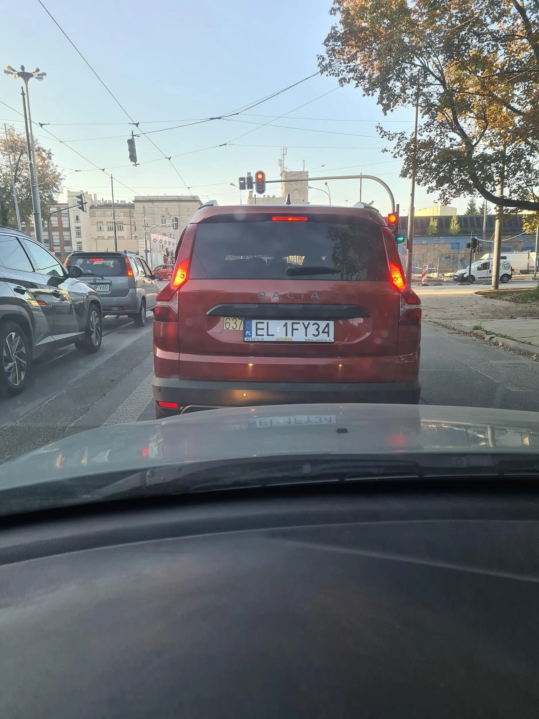 Pan taksówkarz niech się doszkoli. W lewo z jednokierunkowej skręca się z lewego pasa jezdni a nie z prawego (Smugowa Franciszkańska )