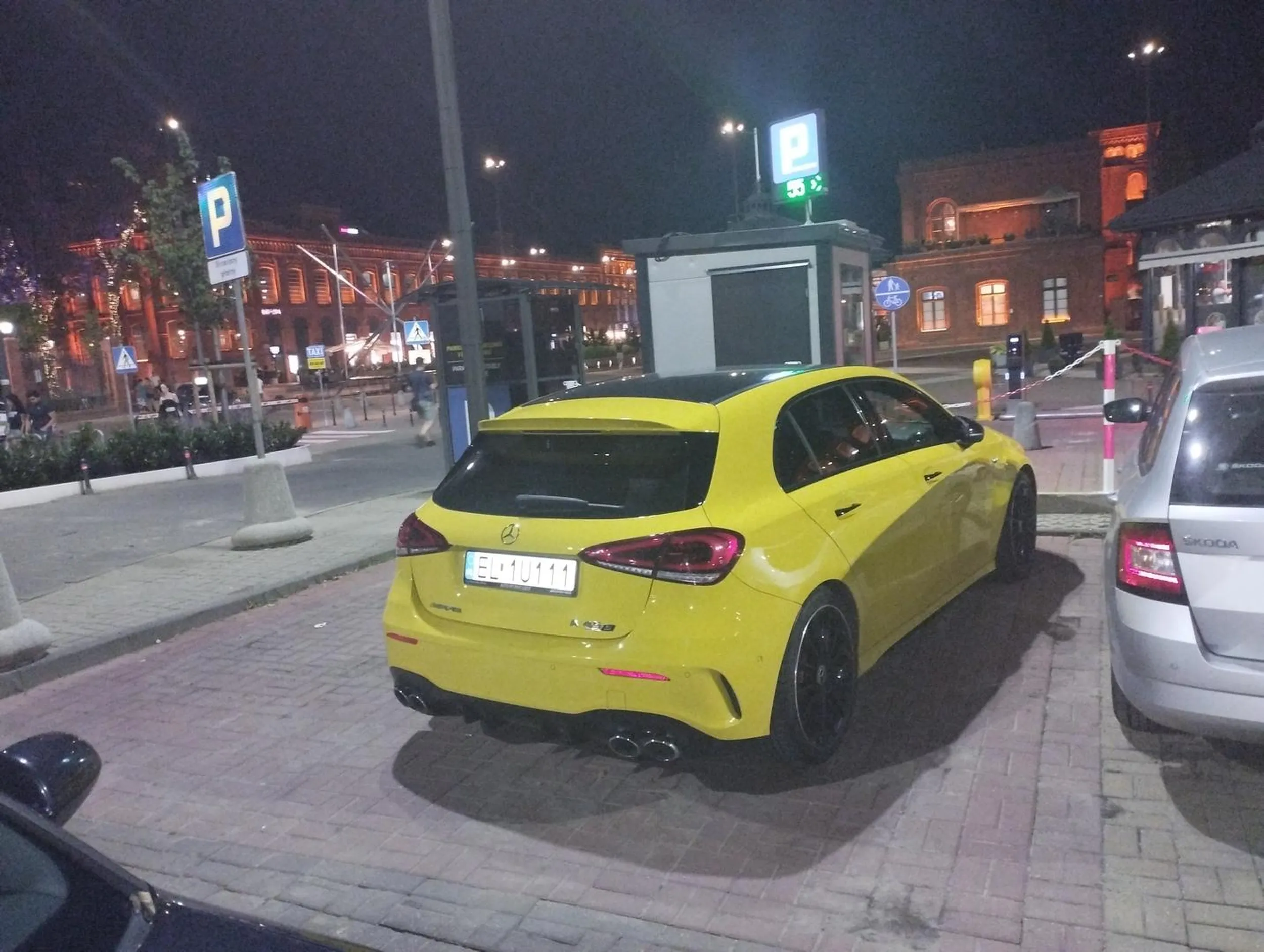 Proszę o pilnowanie parkowania. Nie mogliśmy wyjechać.