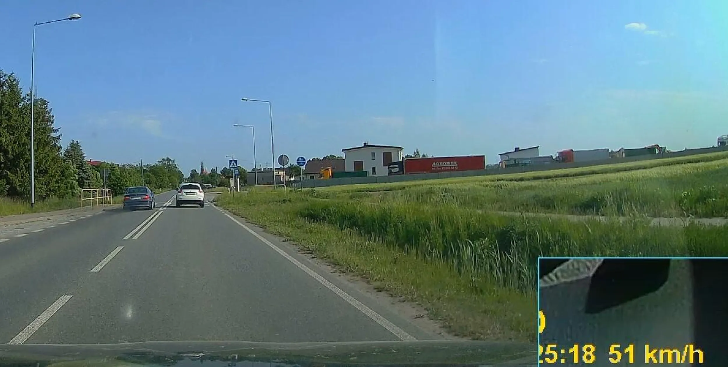 BMW - wyprzedzanie na przejściu dla pieszych. Miejscowość Kurowice DW713 - kierunek Tomaszów Maz. 26.05.2023