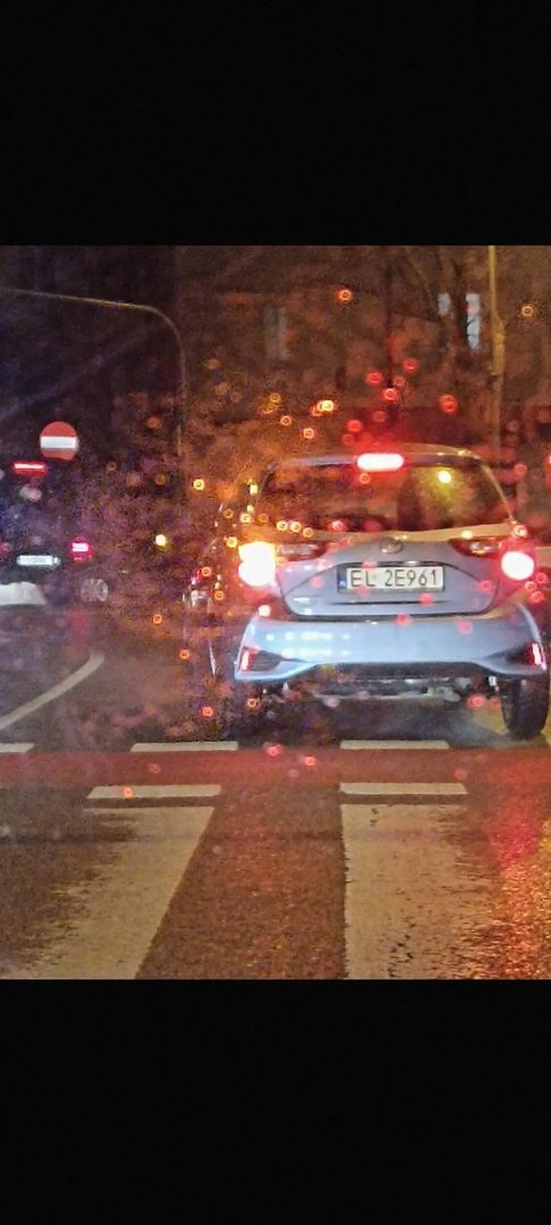 Ile czasu zaoszczędziłeś, wymijając dwa auta i wpierdzielając się na czerwonym za pasy??