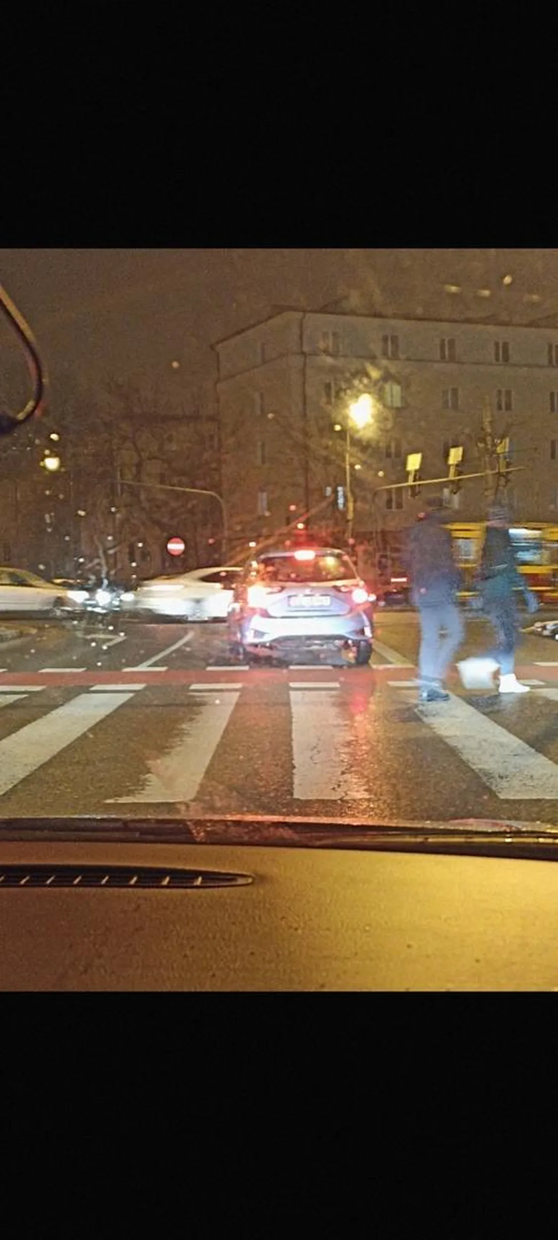 Ile czasu zaoszczędziłeś, wymijając dwa auta i wpierdzielając się na czerwonym za pasy??