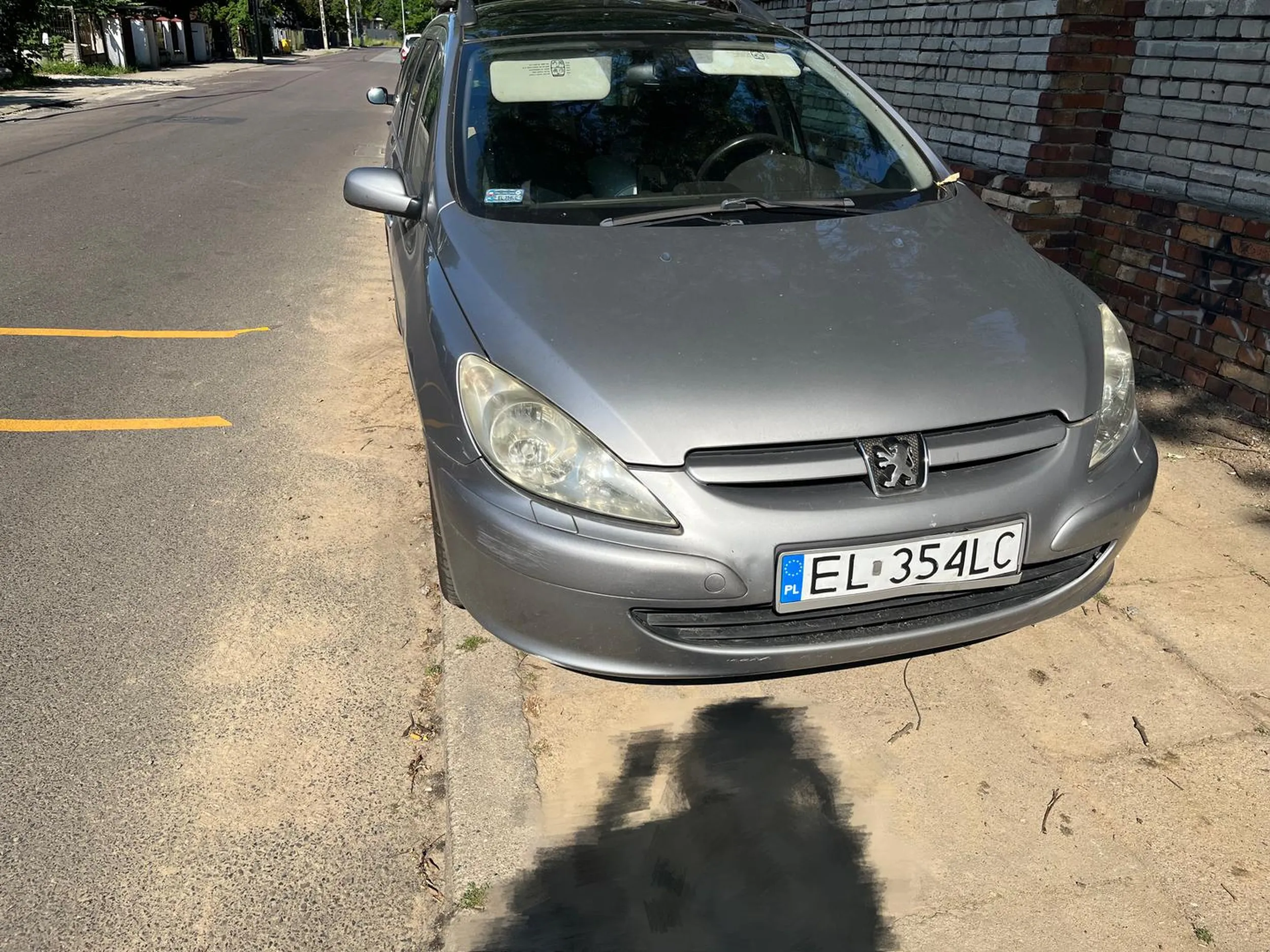 A zajmę se prawie cały chodnik i jeszcze stanę na przejściu dla pieszych.