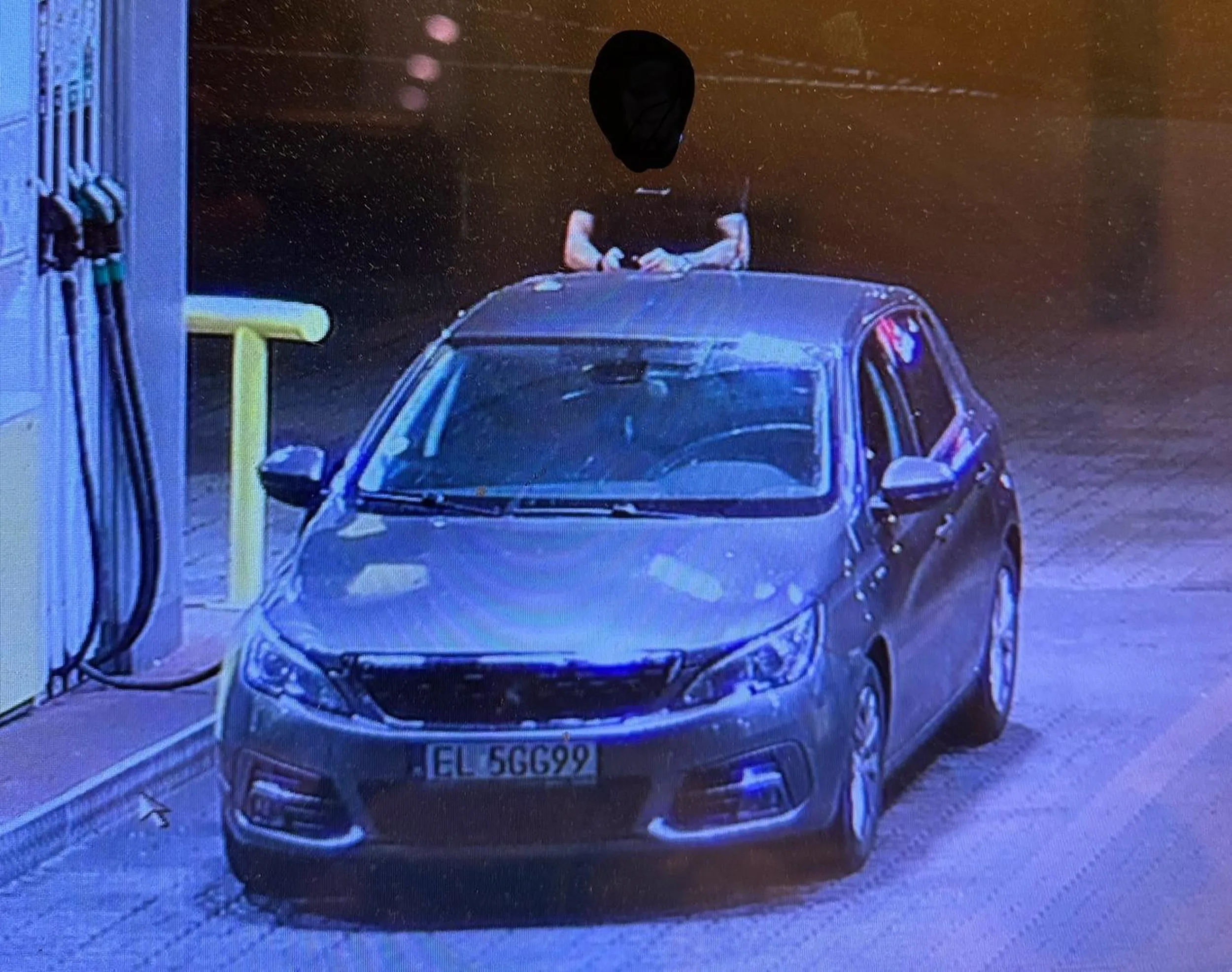 Baaaaaardzo nie polecam pana agresywnego który na mojej stacji zwyzywał mnie :))