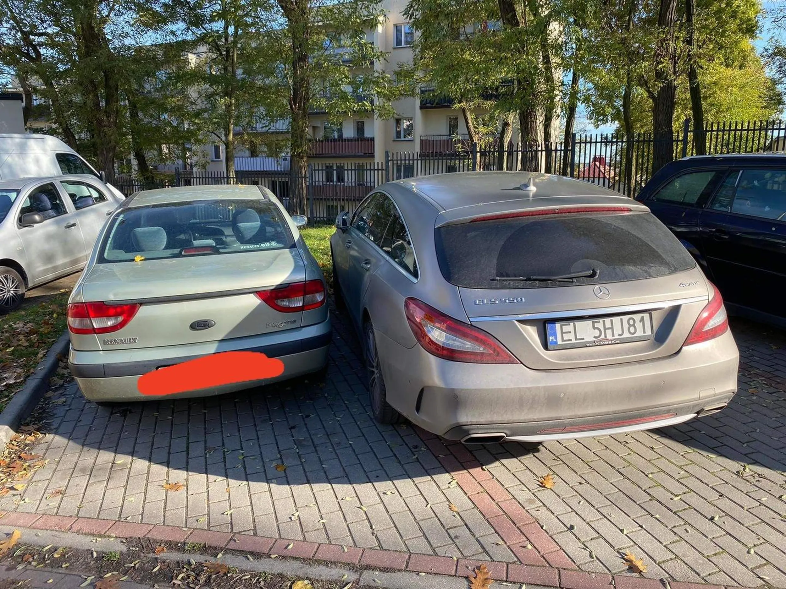 Nie umiesz parkować to teraz naucz się wchodzić od pasażera kasztanie