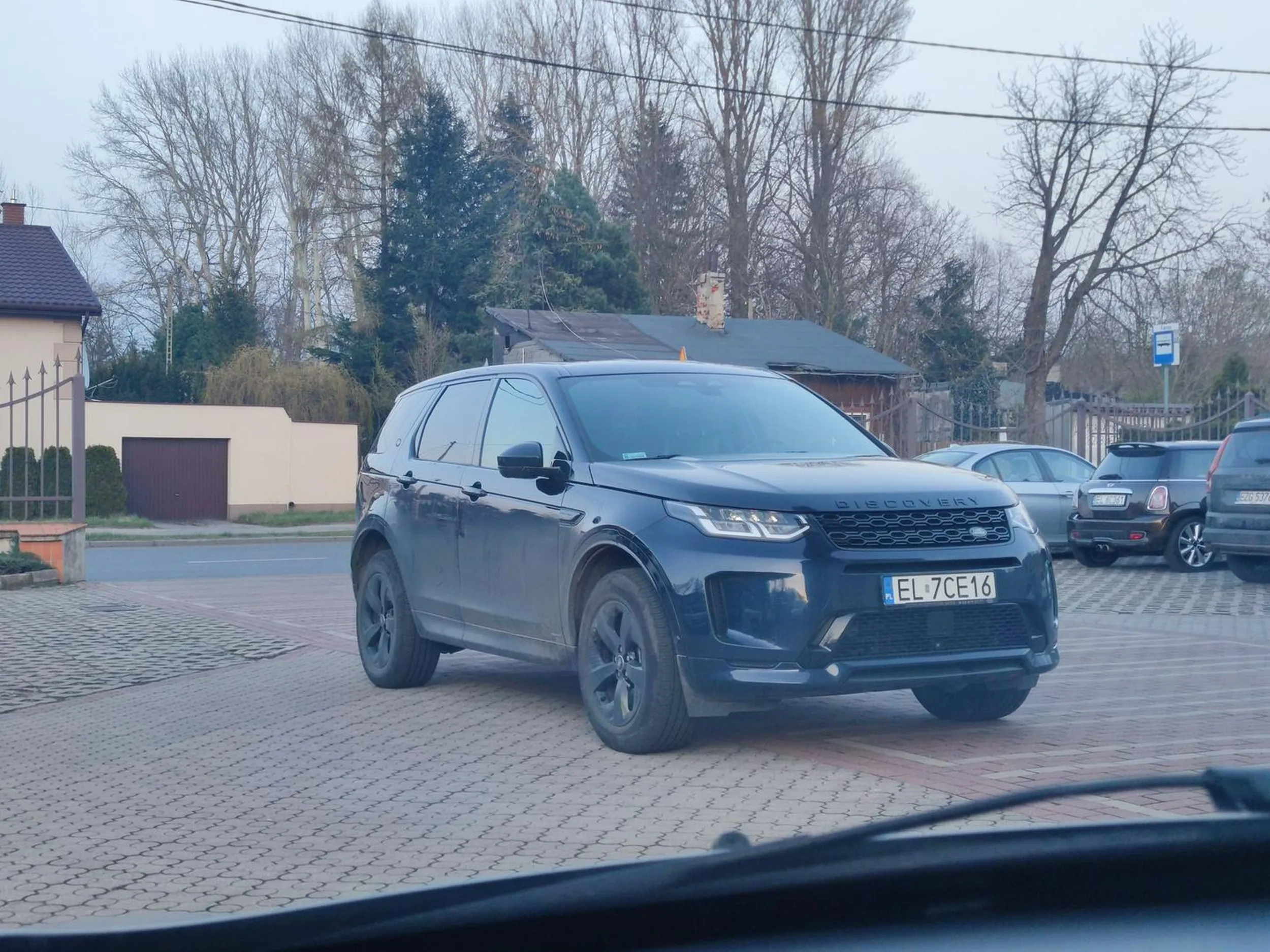 Zaparkuję na środku bo mam najdroższe auto