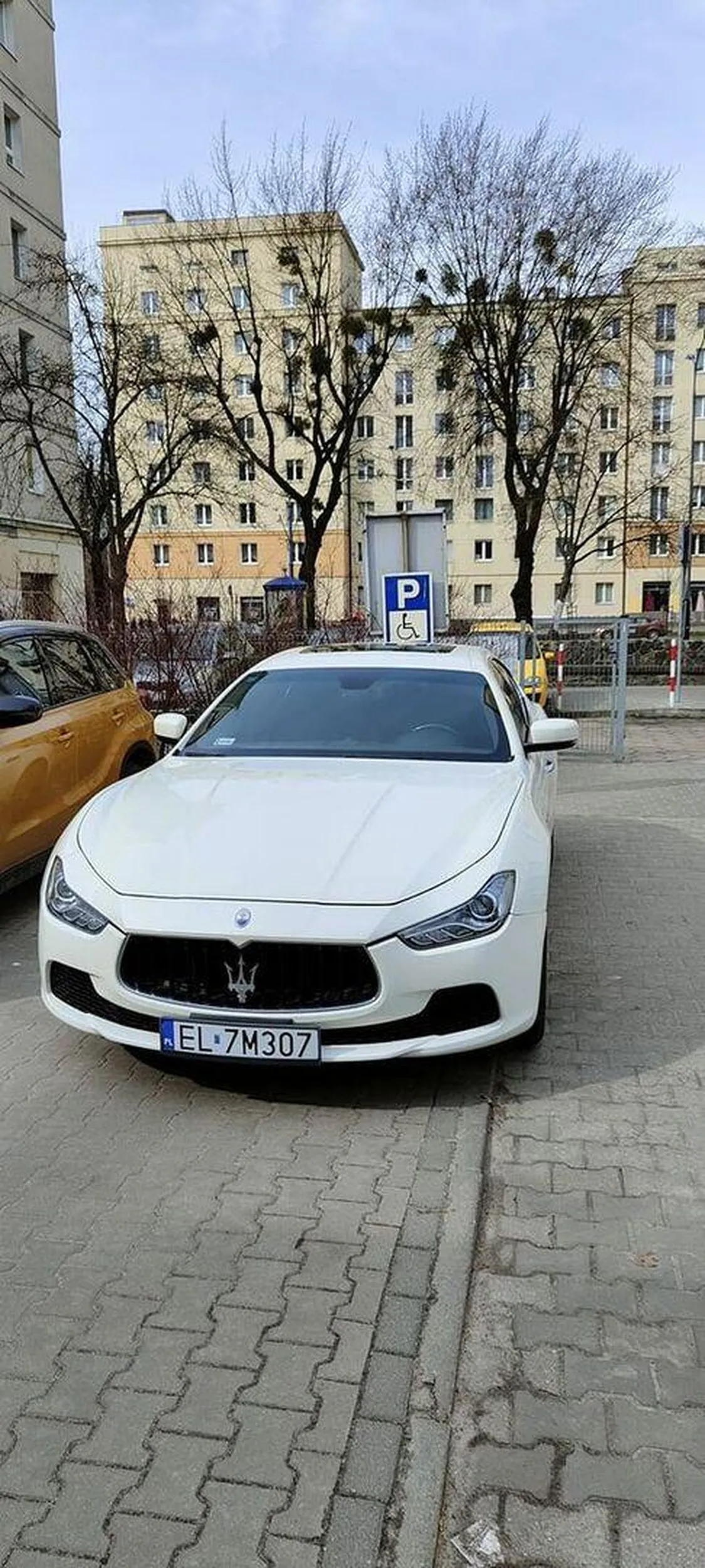 Śmieć, inaczej go nazwać nie można.