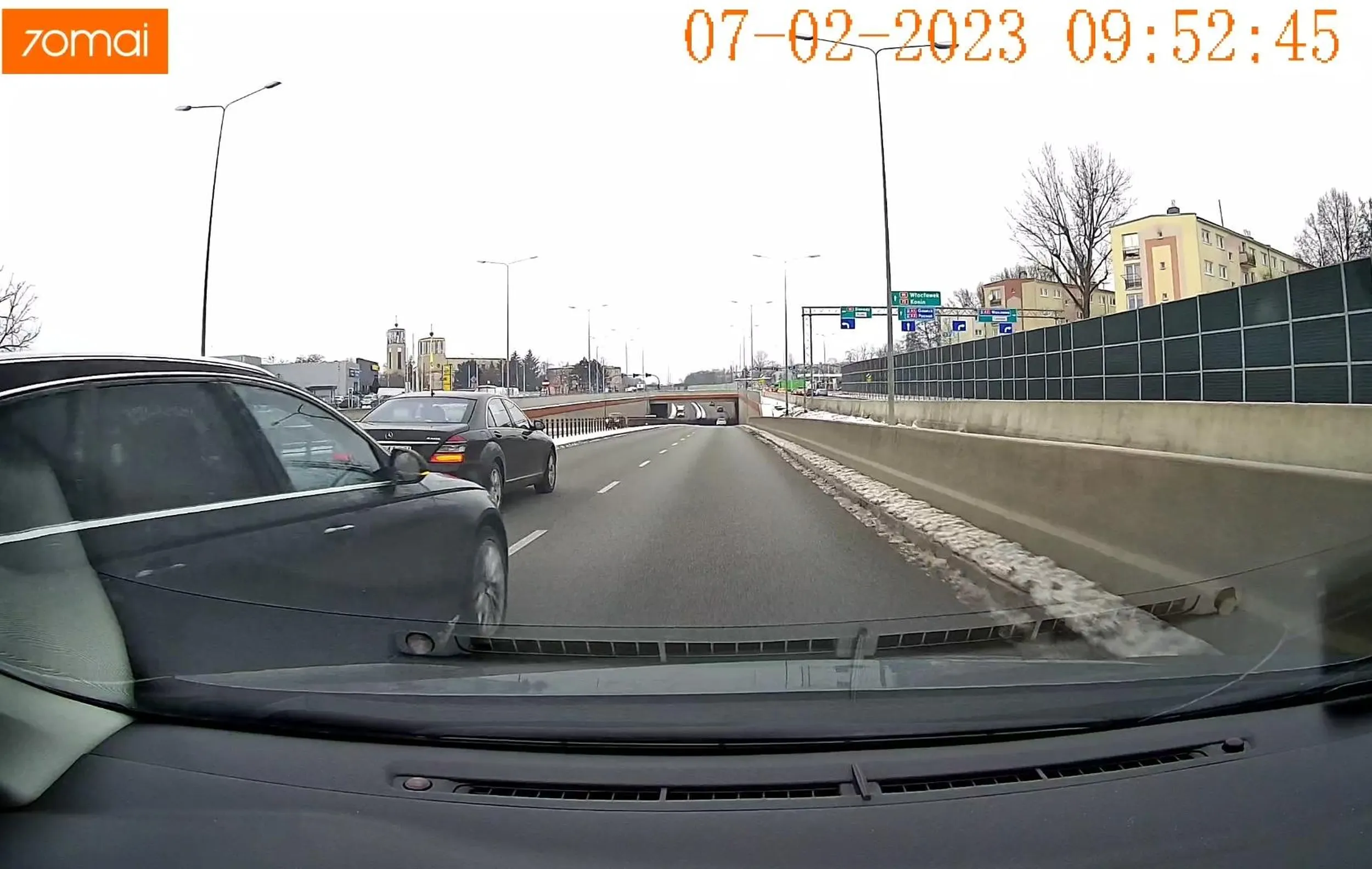 Agresywna jazda. Zajeżdżanie drogi. Należy zabrać prawo jazdy