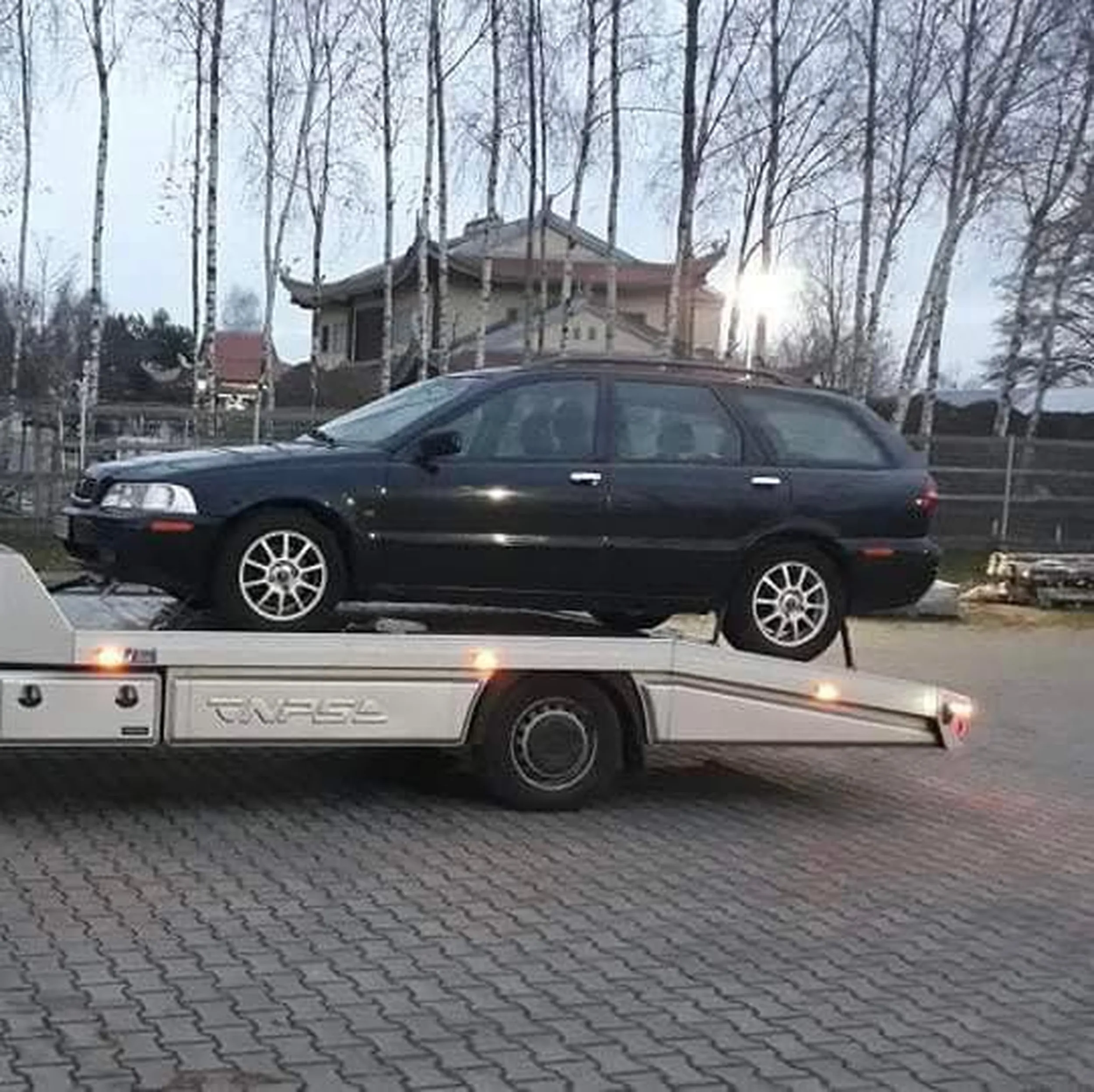 kierwoca volvo zachowuje sie jak pirat drogowy, za przeproszeniem "skurwiel" zajechał mi droge i prawie doprowadził do kolizji na drodze a4
