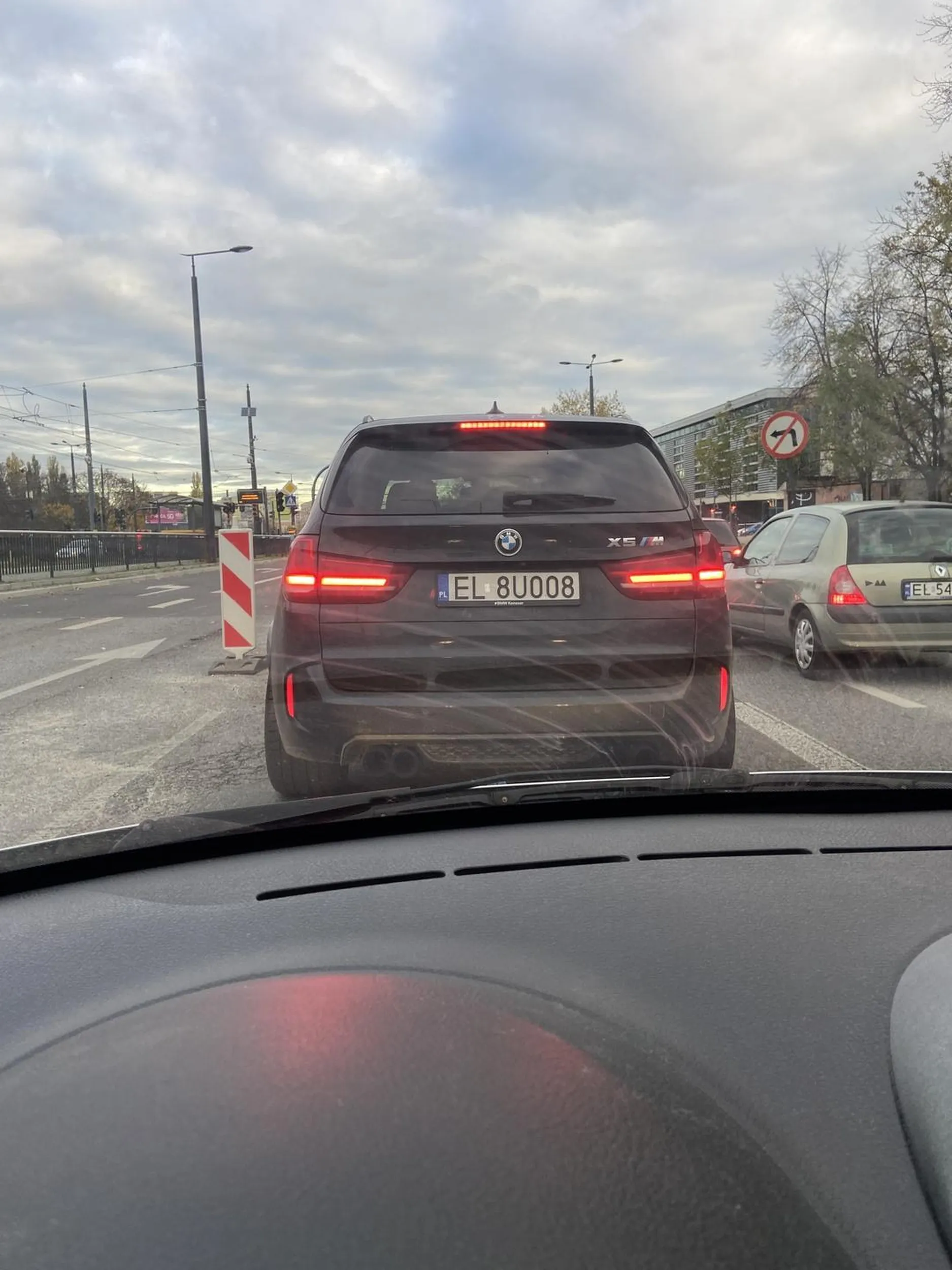 Nacz się jeździć tym śmietnikiem po Broniewskiego