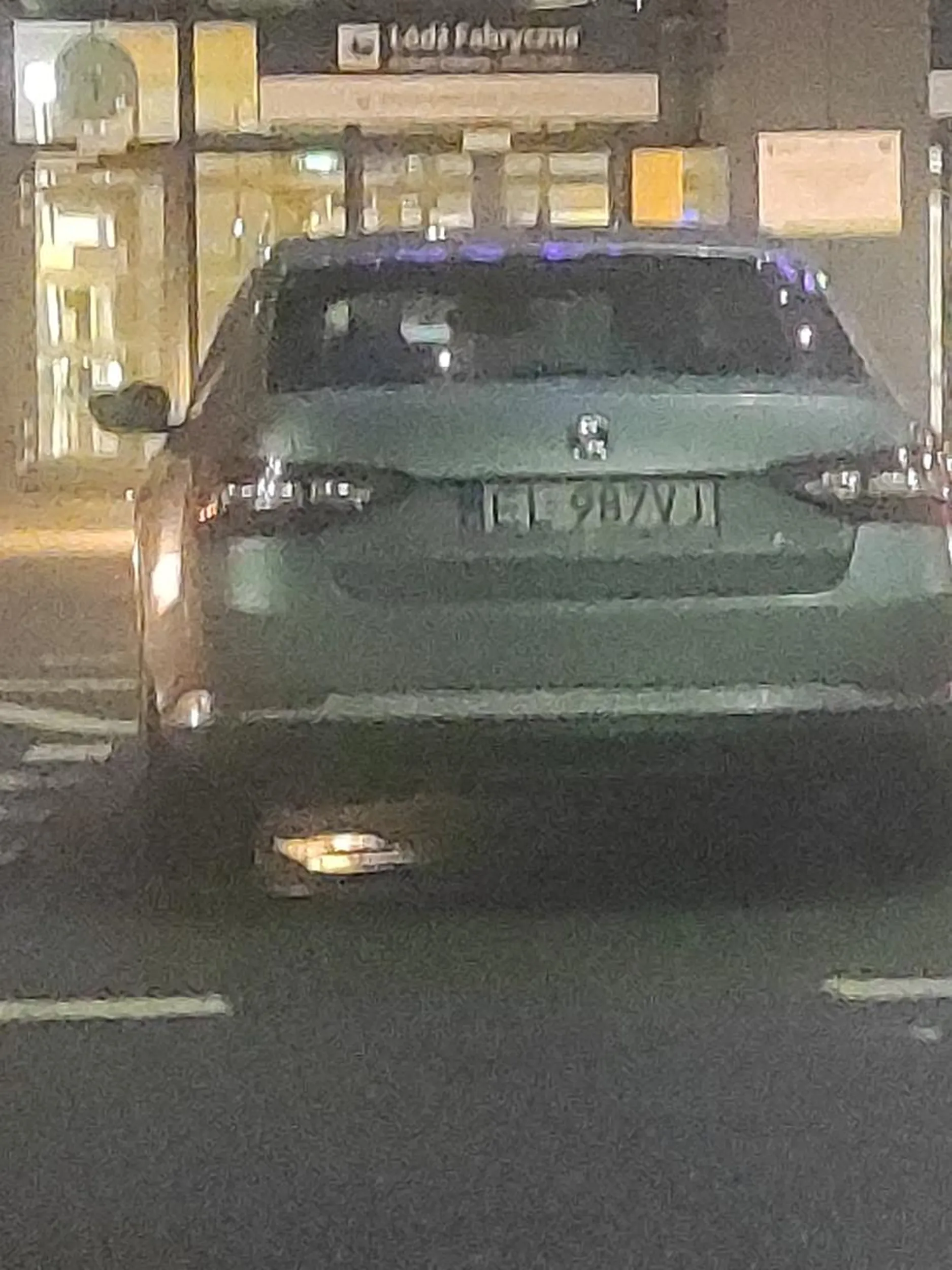 Kutas stoi na miejscu dla niepełnosprawnych od dłuższego czasu