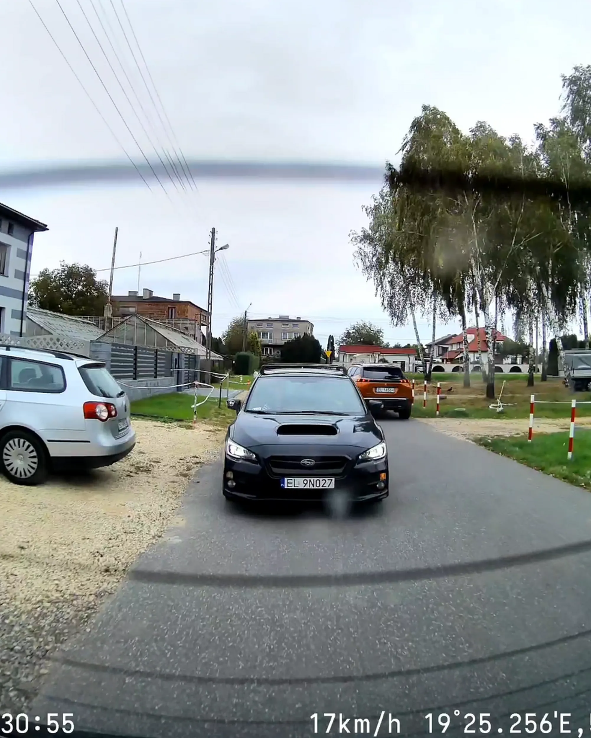 Gdzie diabeł nie moze tam babę pośle. Wyzywanie i zajeżdżanie drogi tylko dlatego, że chciałem zawrócić w ślepej uliczce. Pan podaje się za policjanta. https://we.tl/t-YZga4hMxZF