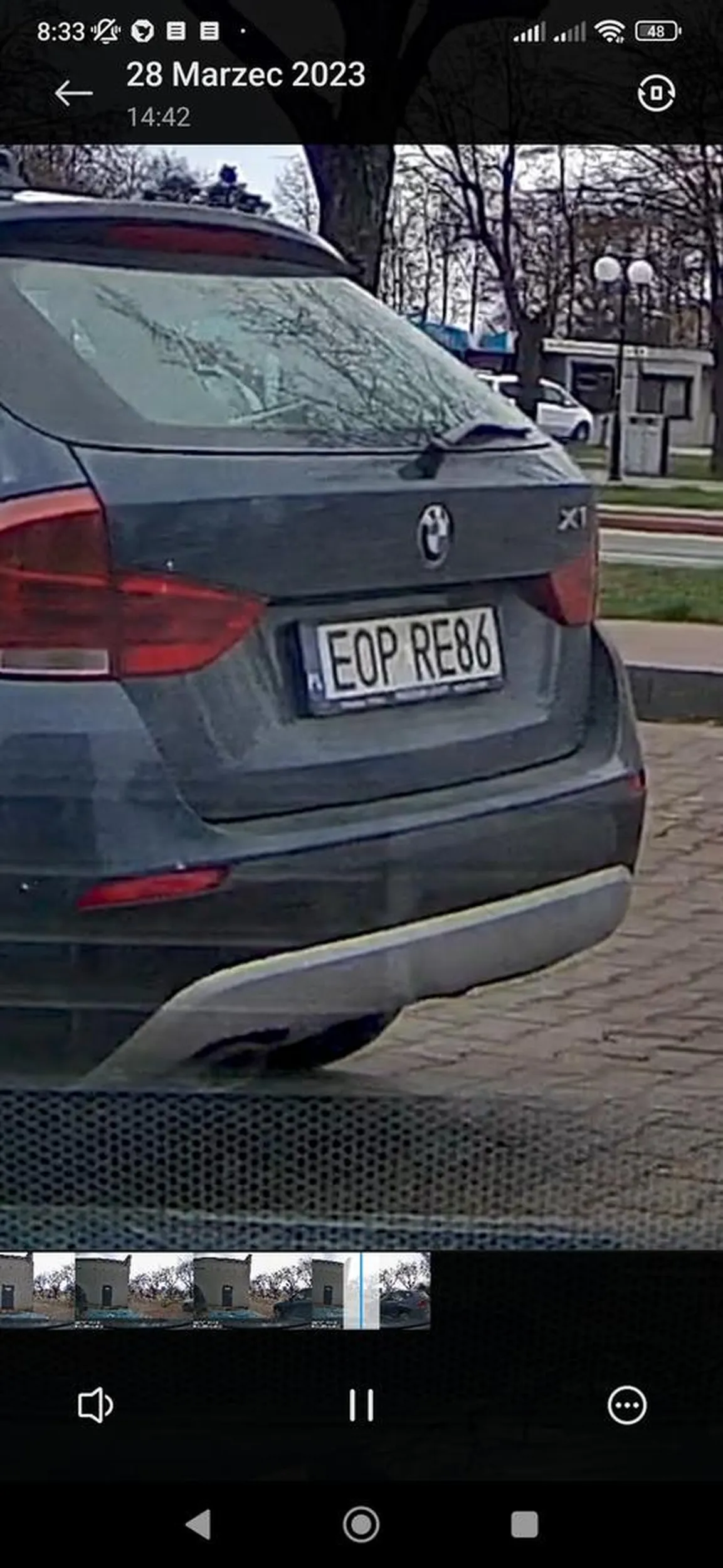 Głupie, chamowate, bezczelne babsko w BMW (oczywiście blondynka z dzieckiem) wpieprza się na miejsce parkingowe, na które czeka ktoś inny. Czekałem aż poprzednie auto na spokojnie sobie wyjedzie, podczas gdy paniusia z X1 wjechała jak gdyby nigdy nic z ulicy, pomimo trąbienia udawała głuchą.