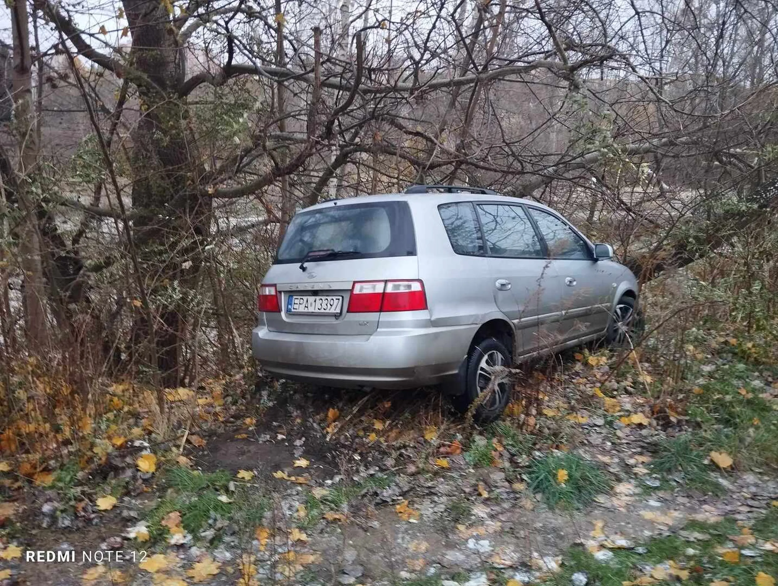 Pojeb w tym aucie mi jeździ codziennie pod domem i trąbi, nie wiem kto to jest ale niech da mi spokój... Oddam kasę