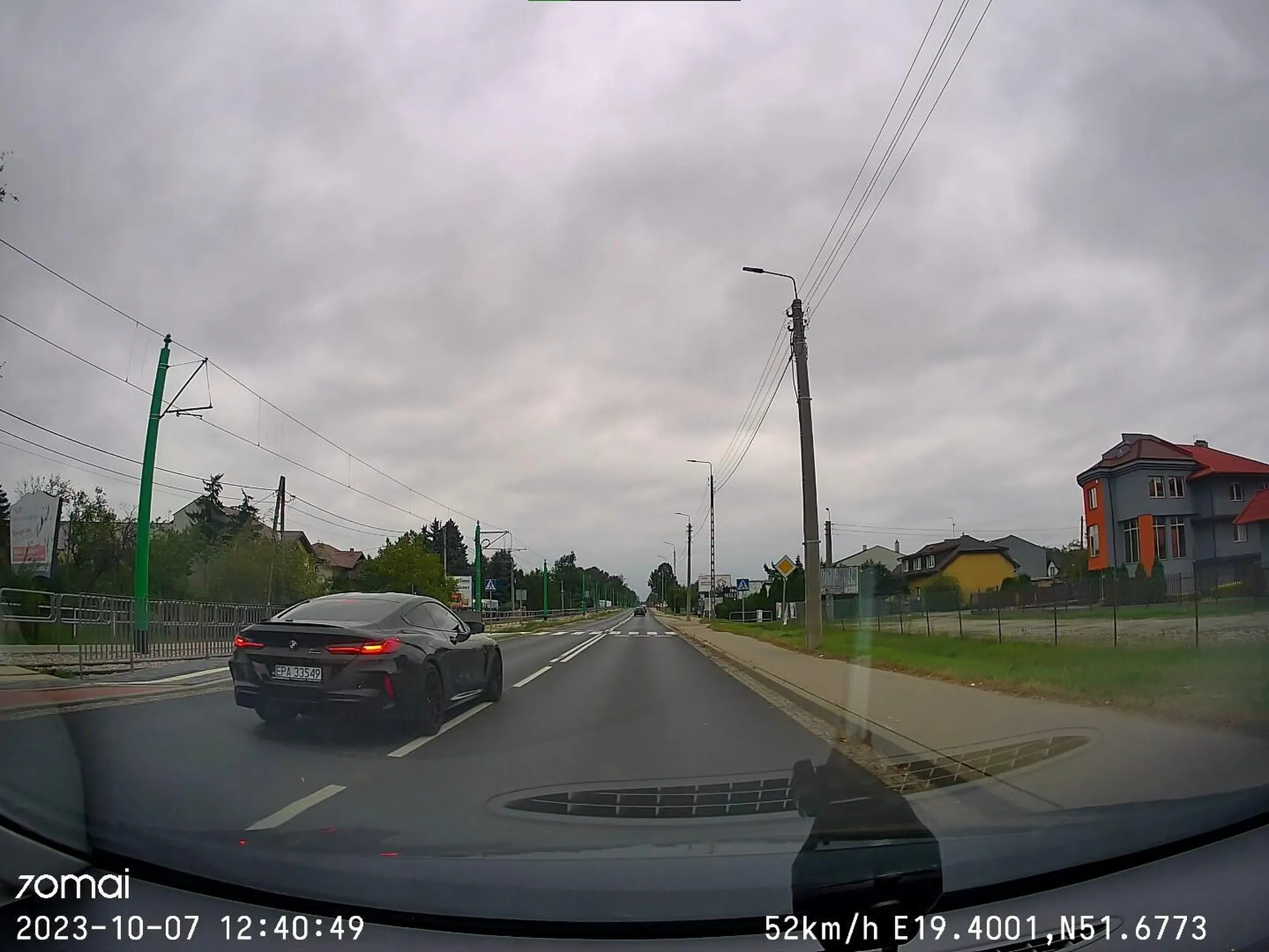 Wyprzedzanie przed przejściem dla pieszych, na podwójnej ciągłej i znaczne przekraczanie prędkości w terenie zabudowanym.