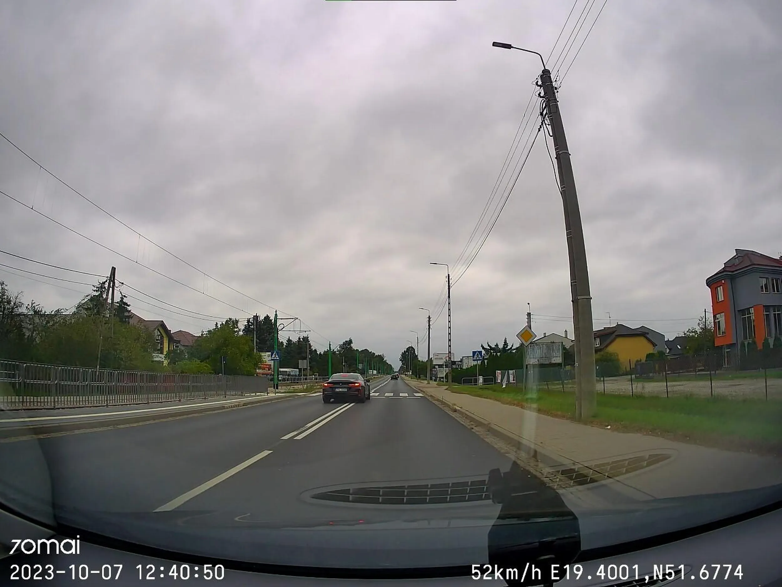 Wyprzedzanie przed przejściem dla pieszych, na podwójnej ciągłej i znaczne przekraczanie prędkości w terenie zabudowanym.
