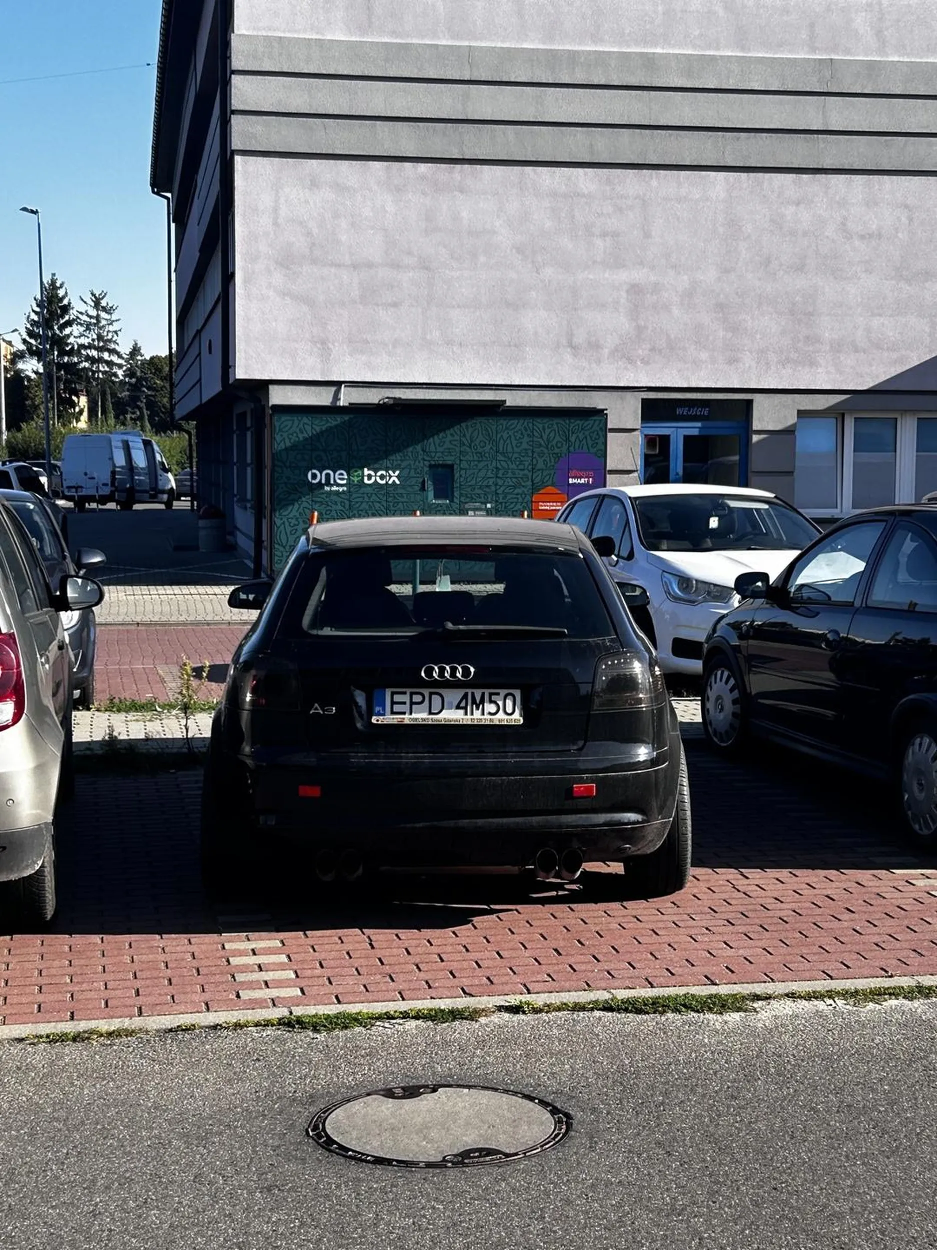 idealnie zaparkowane, ale fajna pierdziawa