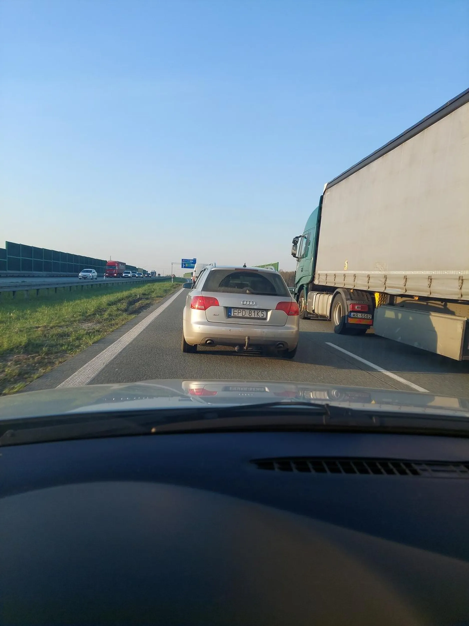 Mistrz hamowania innych na trasie nie pozdrawiam starego dziada