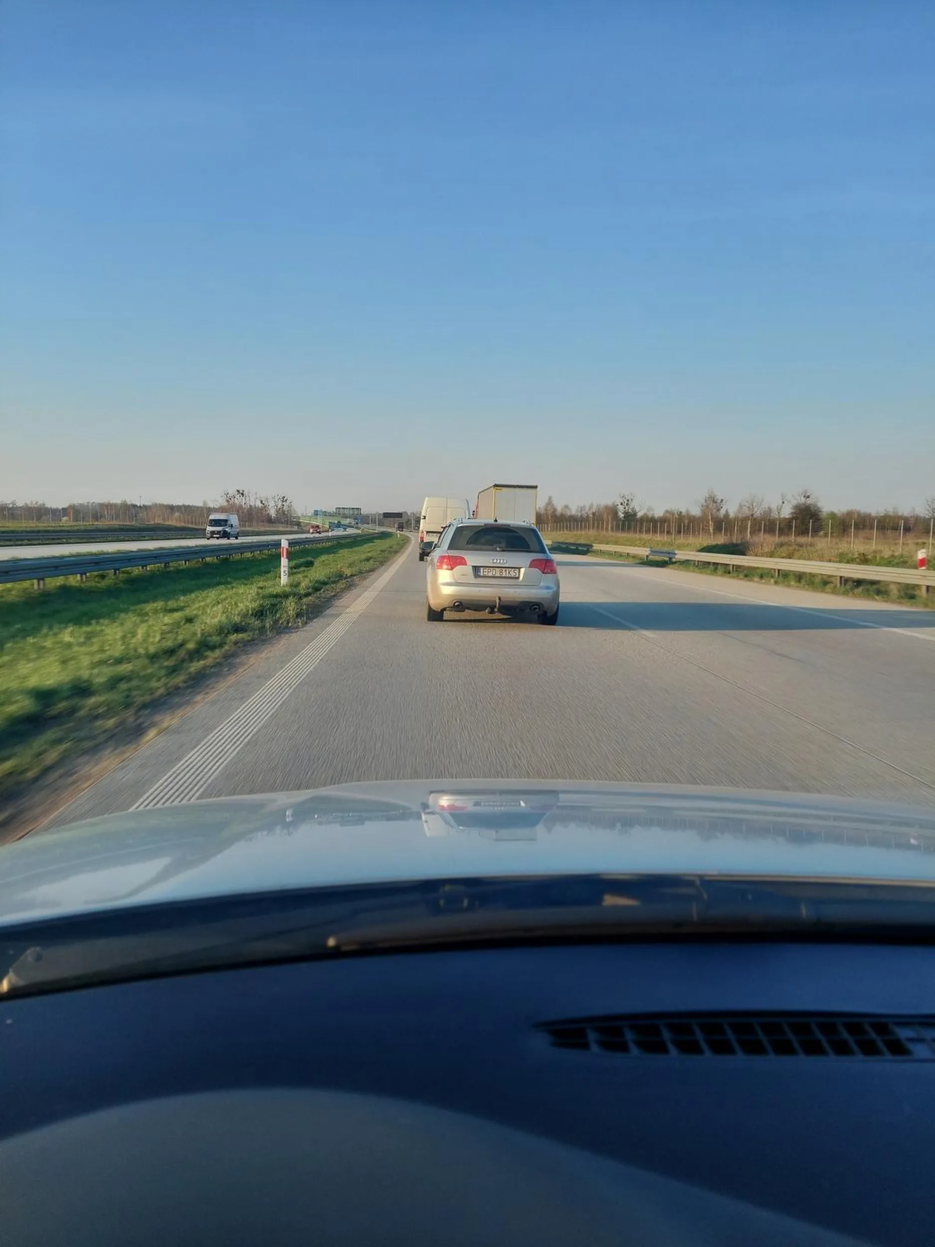 Mistrz hamowania innych na trasie nie pozdrawiam starego dziada