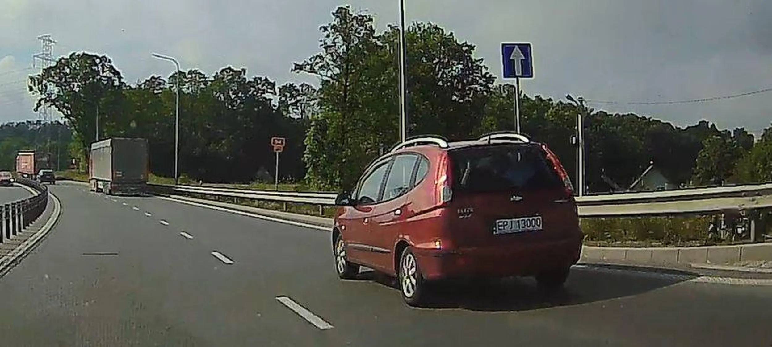 Bardzo fajna rozmowa telefoniczna. Ciekawe też, że auto nie wyskakuje w bazie UFG. ;-)