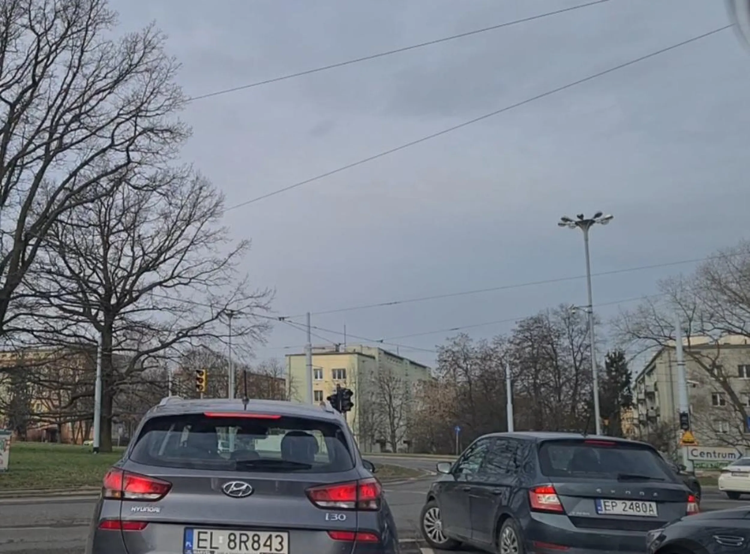 Na wsi nie nauczyli jeździć po rondzie?