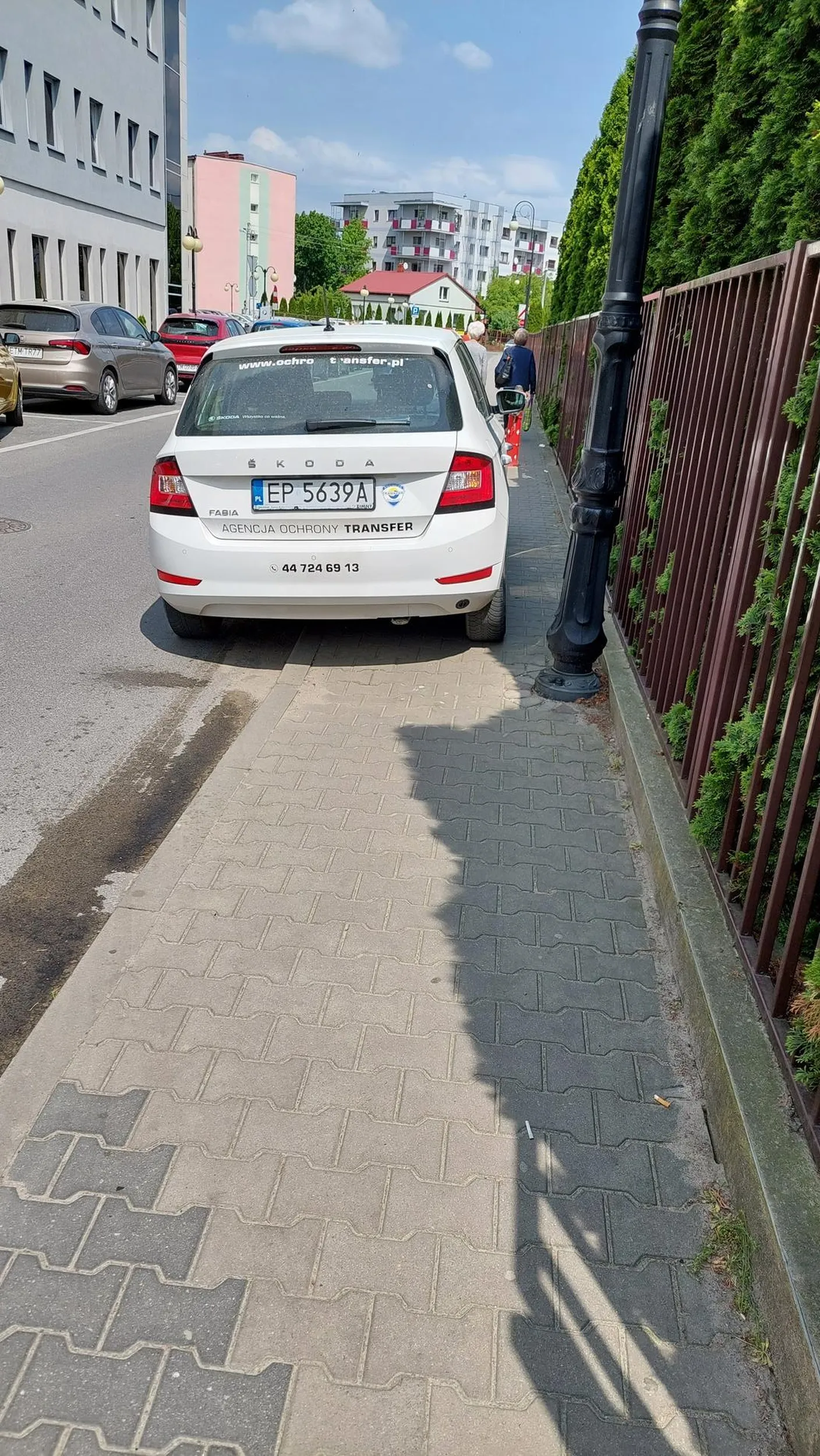 Chodnik to nie miejsce do stawiania na czekanie na dziecko