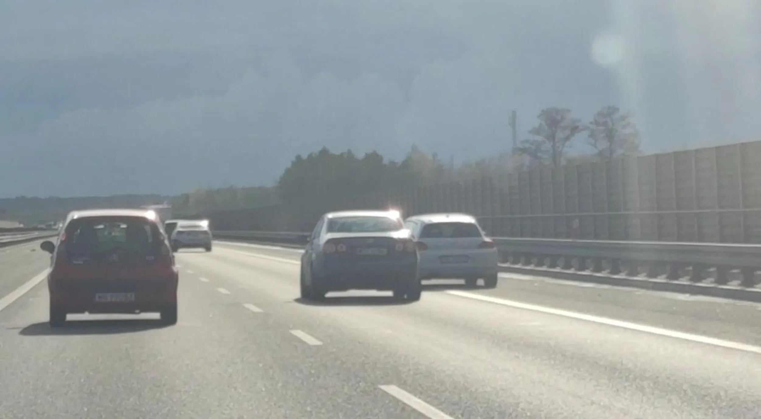 Pajac latający po pasach, wyprzedzający pasem awaryjnym