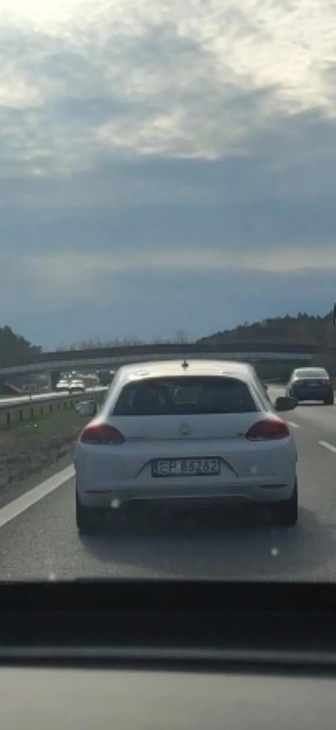 Pajac latający po pasach, wyprzedzający pasem awaryjnym